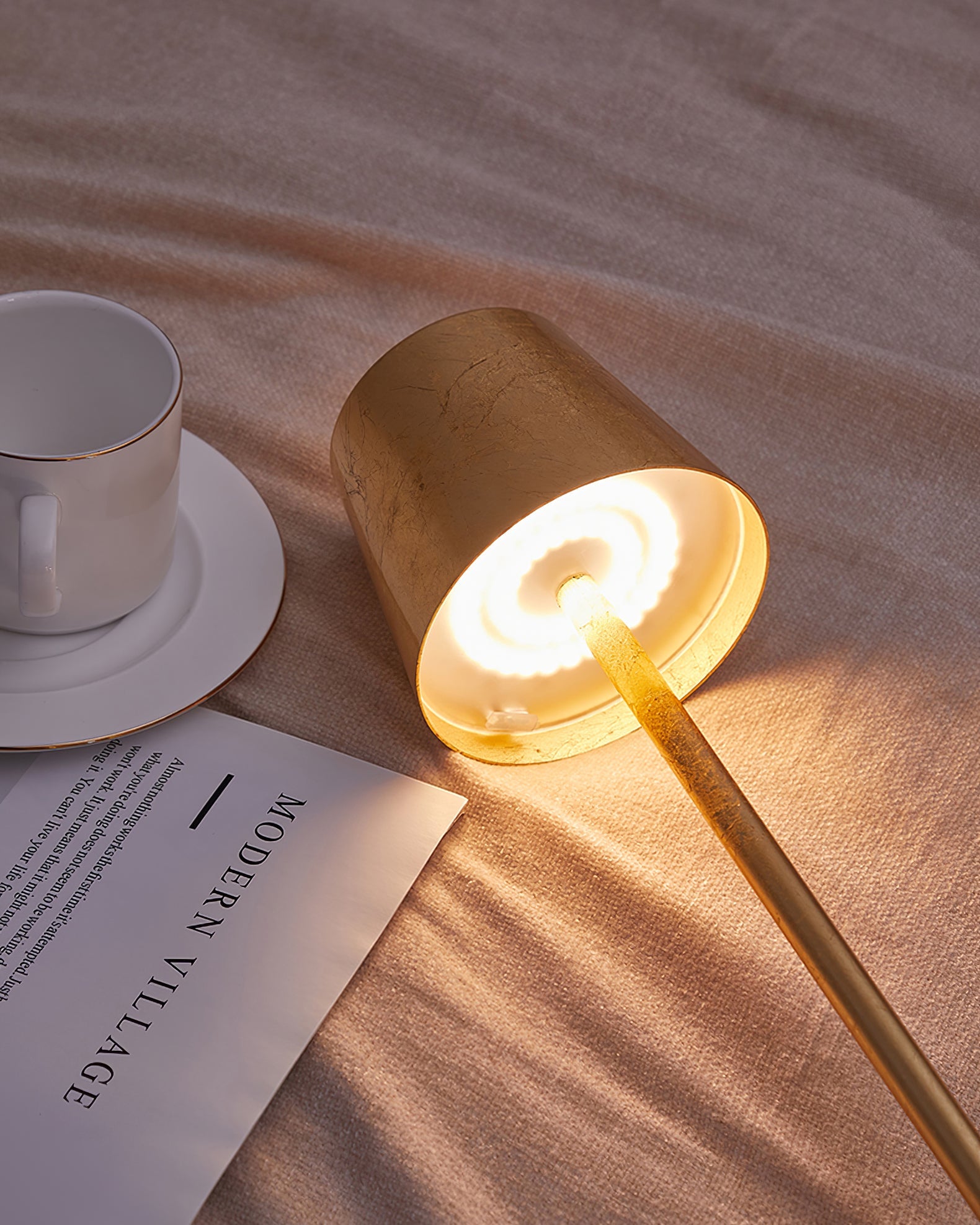 Araraano Portable Table Lamp