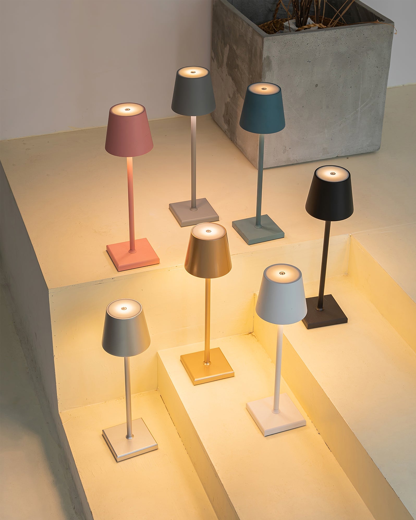 Araraano Portable Table Lamp
