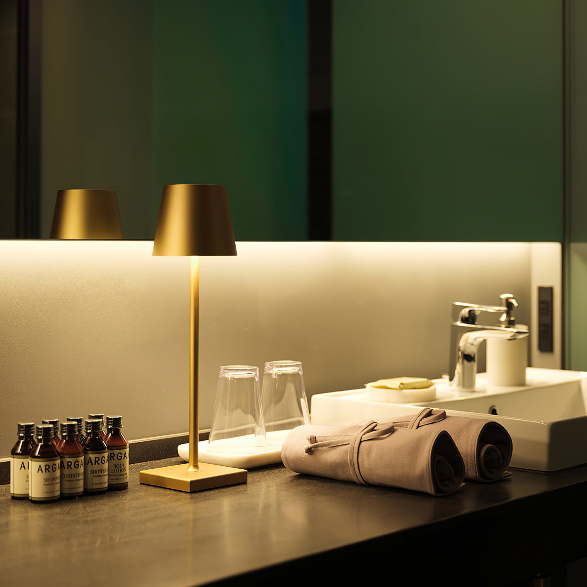 Araraano Portable Table Lamp