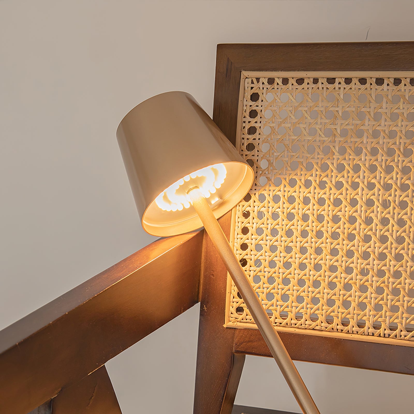 Araraano Portable Table Lamp