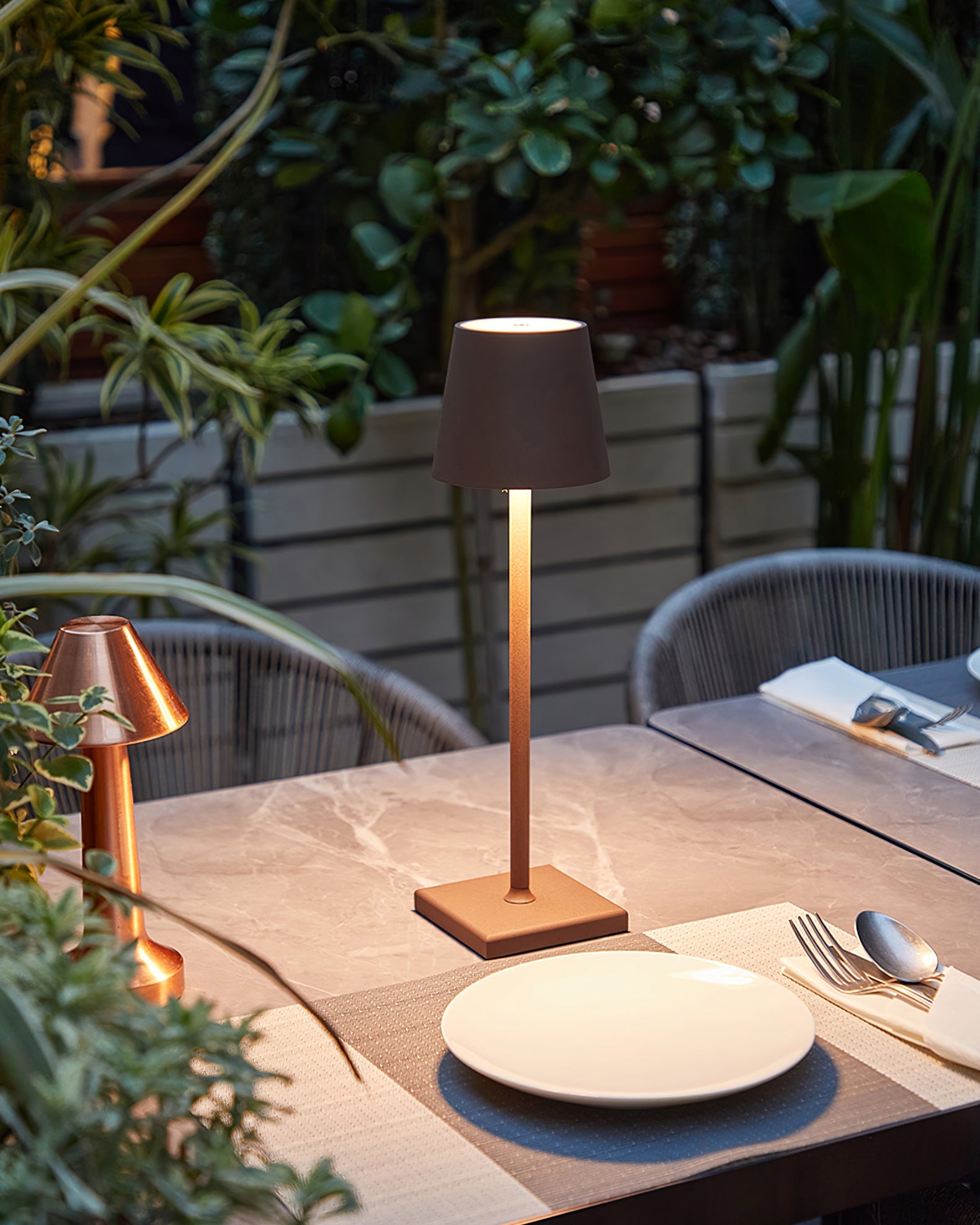 Araraano Portable Table Lamp