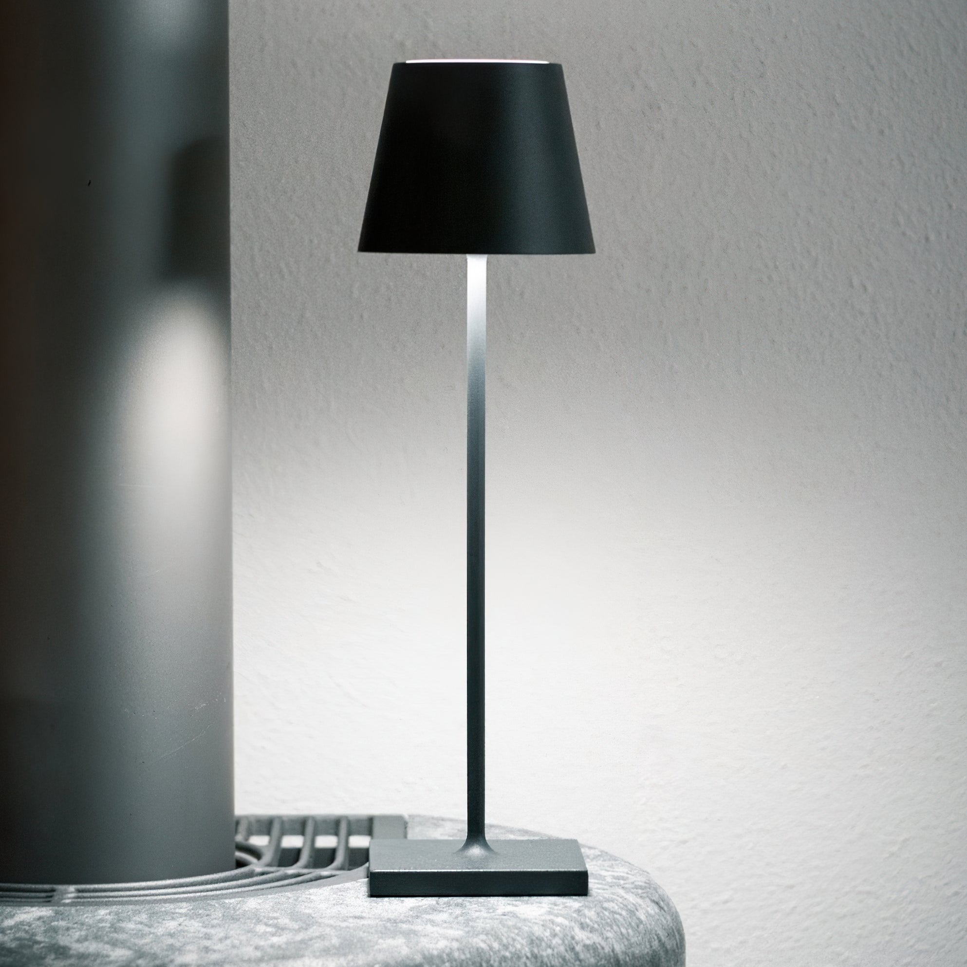 Araraano Portable Table Lamp