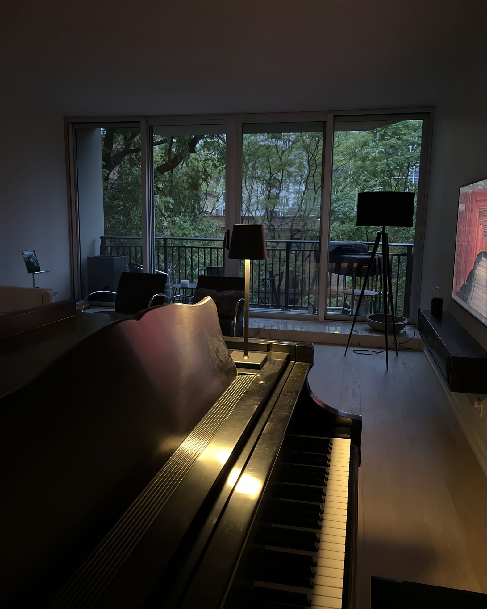 Araraano Portable Table Lamp