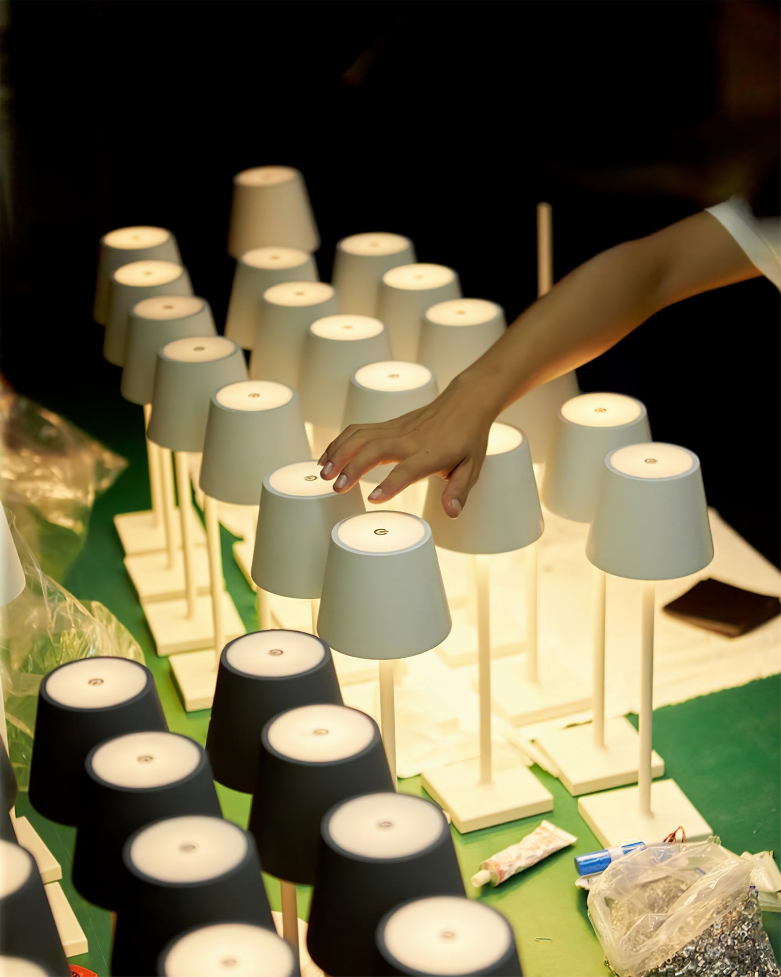 Araraano Portable Table Lamp