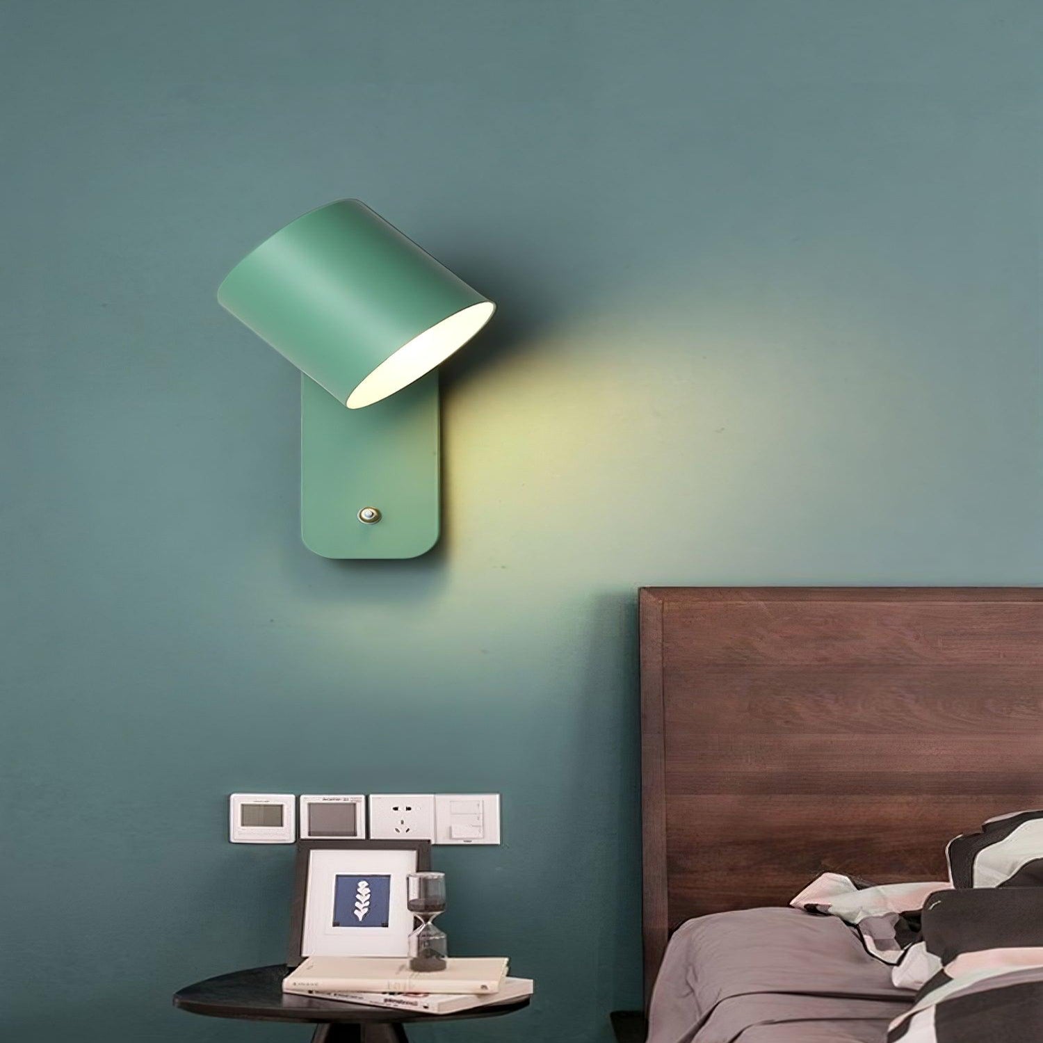 Manzo Wall Light