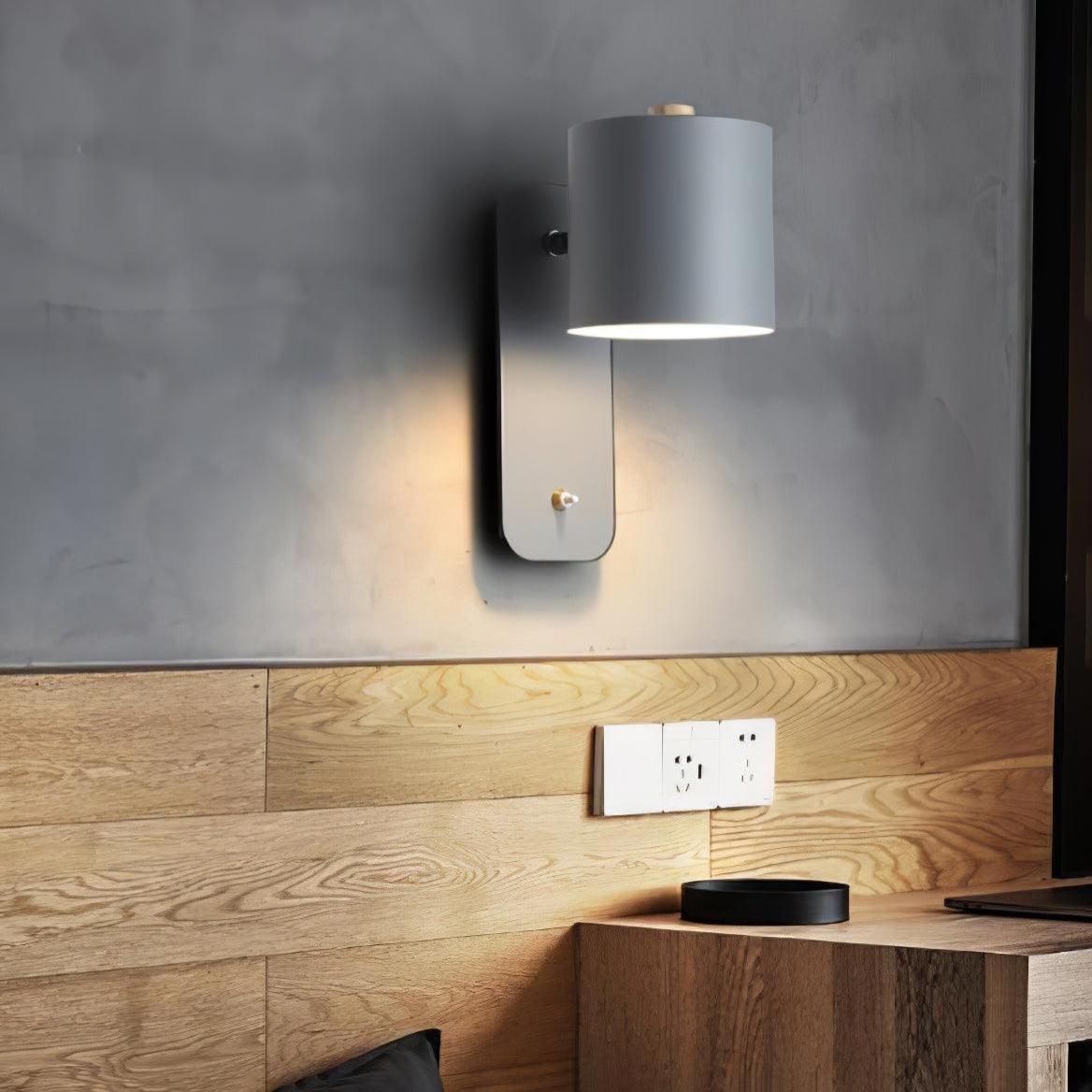 Manzo Wall Light