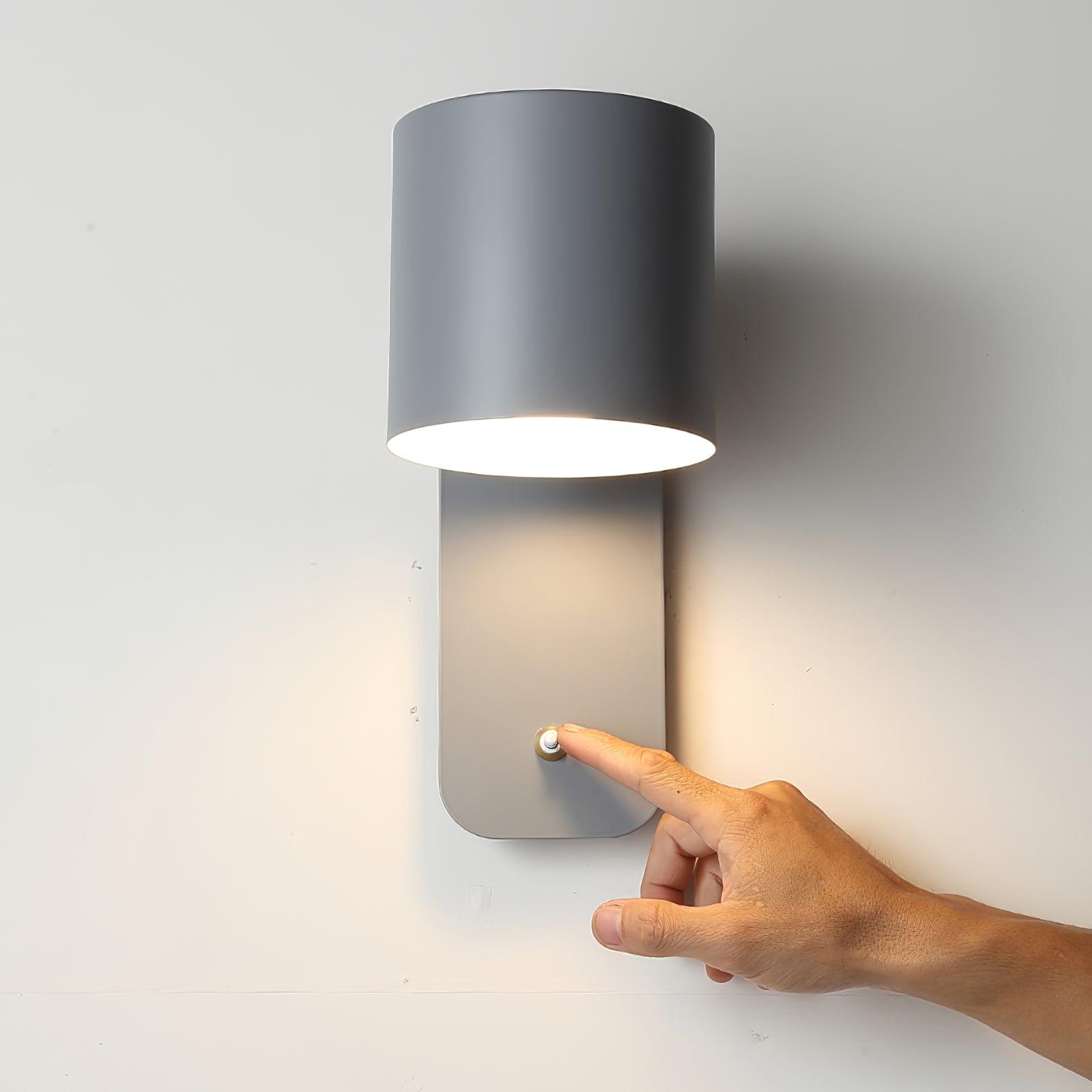 Manzo Wall Light