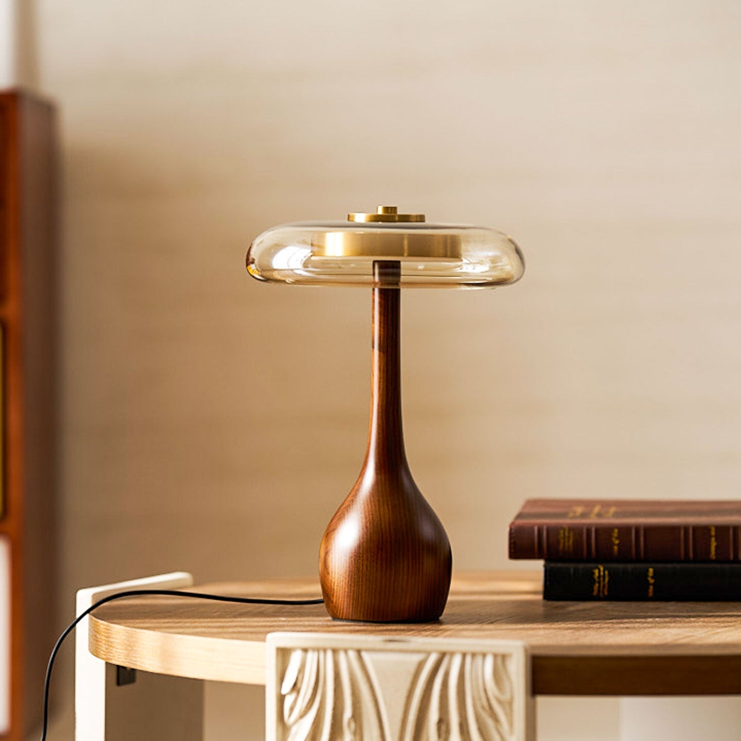 Aravorin Table Lamp