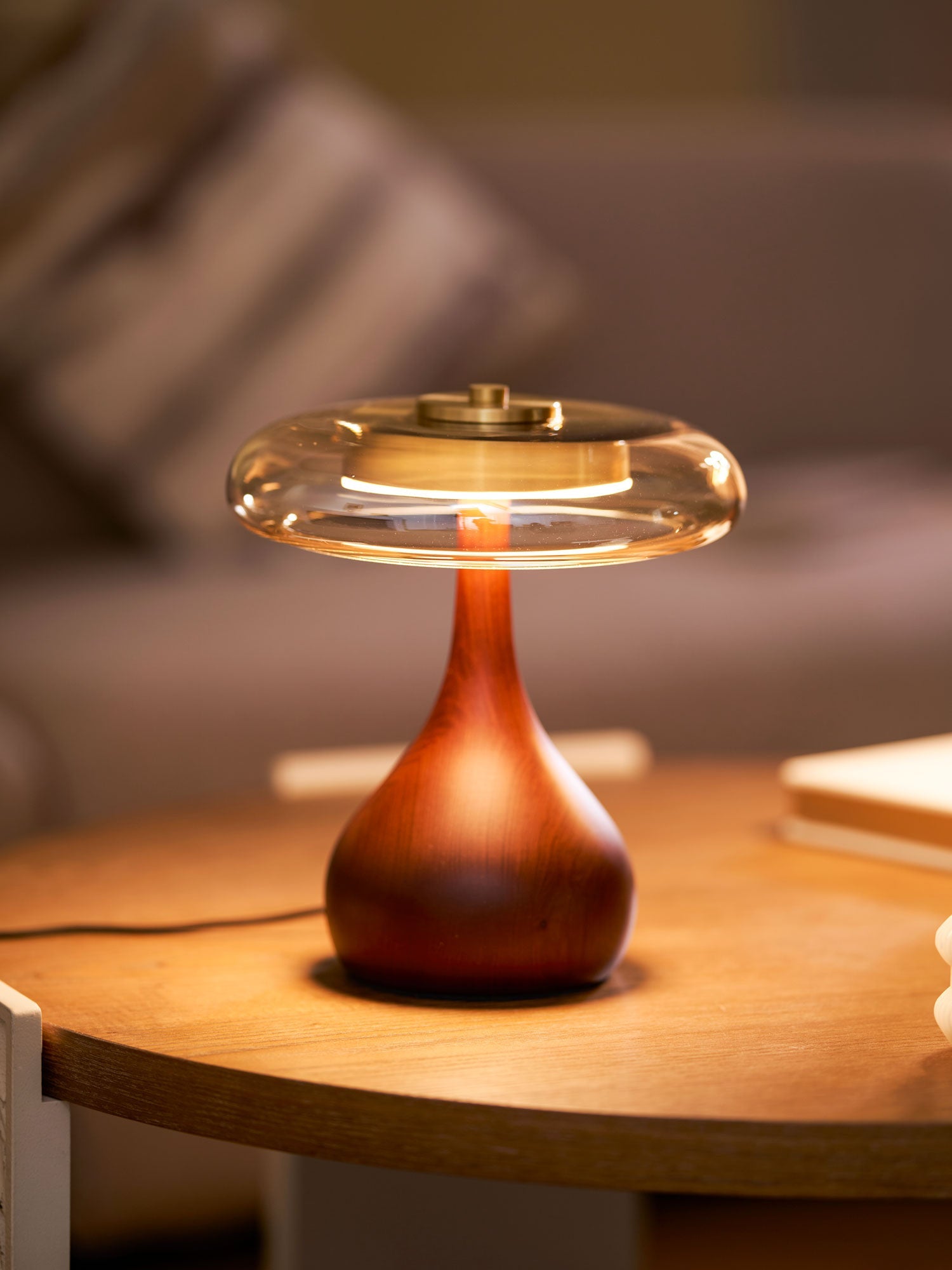 Aravorin Table Lamp