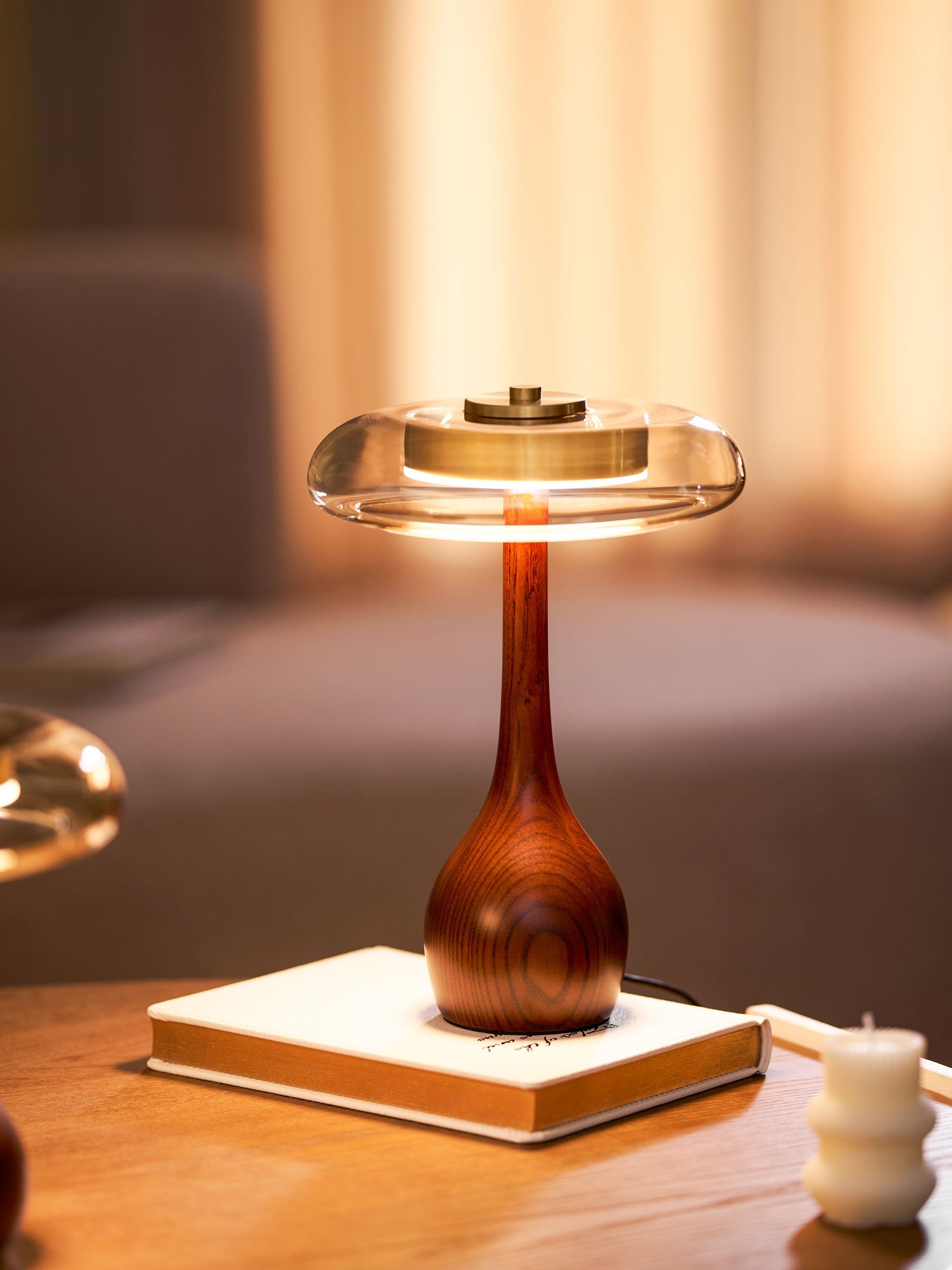 Aravorin Table Lamp