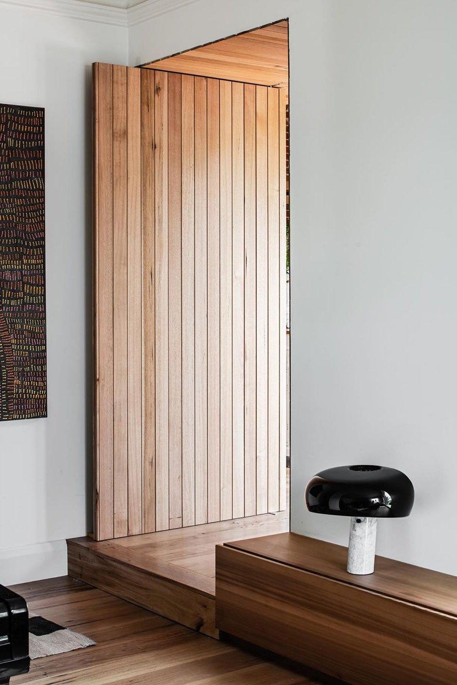 Ivoro Table Lamp