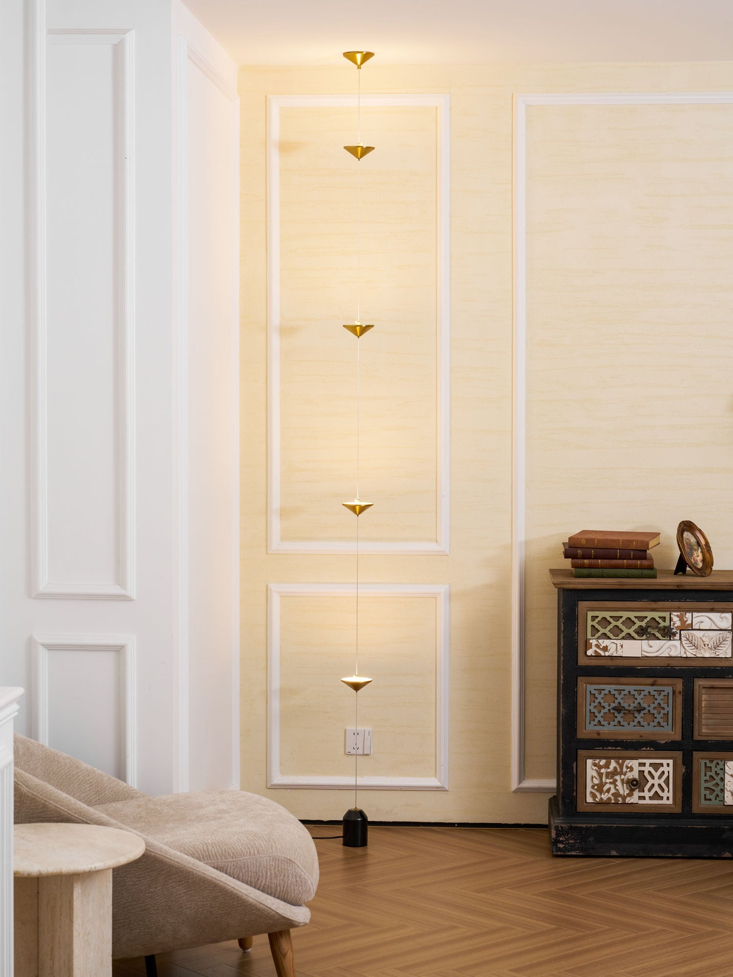 Alirya Cone Floor To Ceiling Lamp