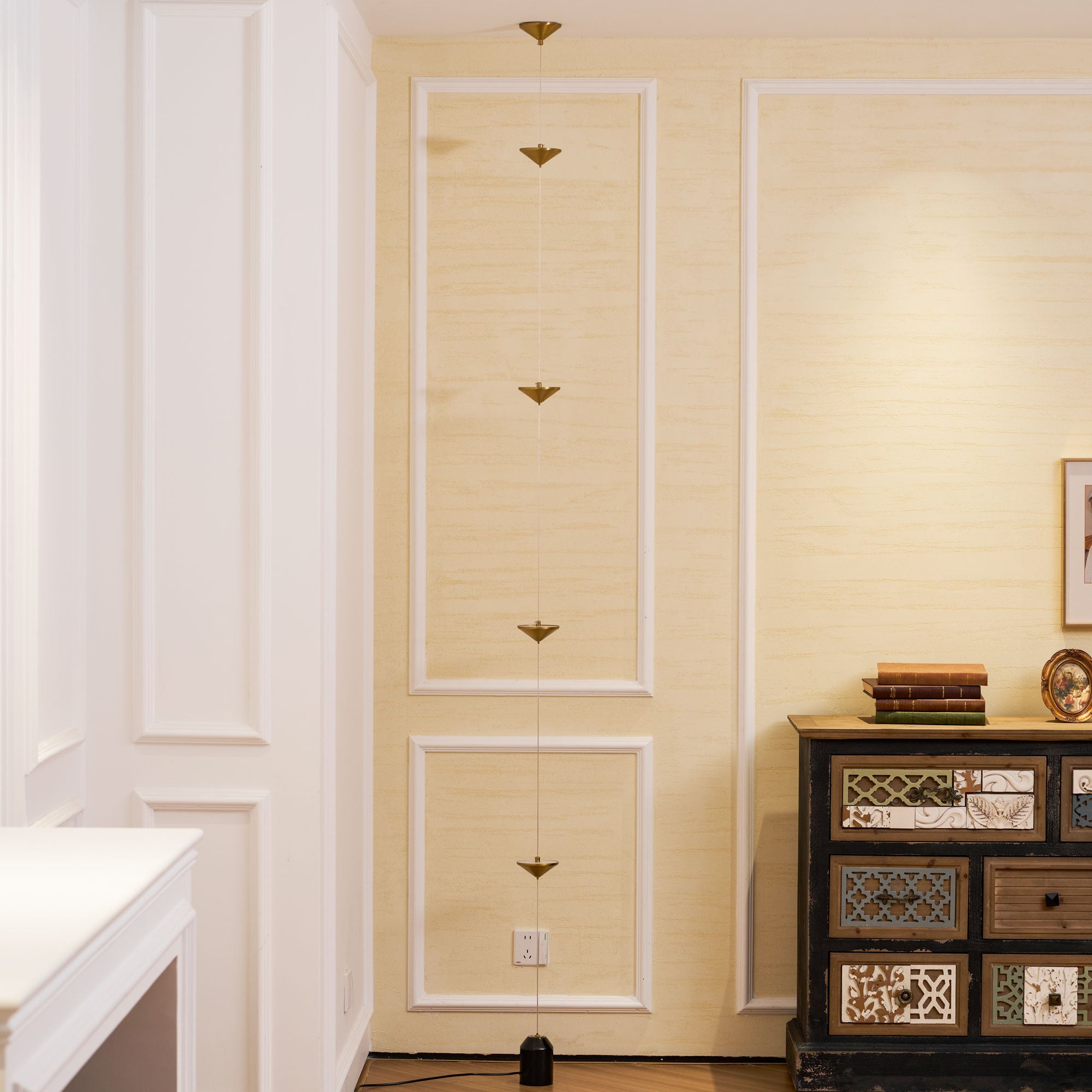 Alirya Cone Floor To Ceiling Lamp