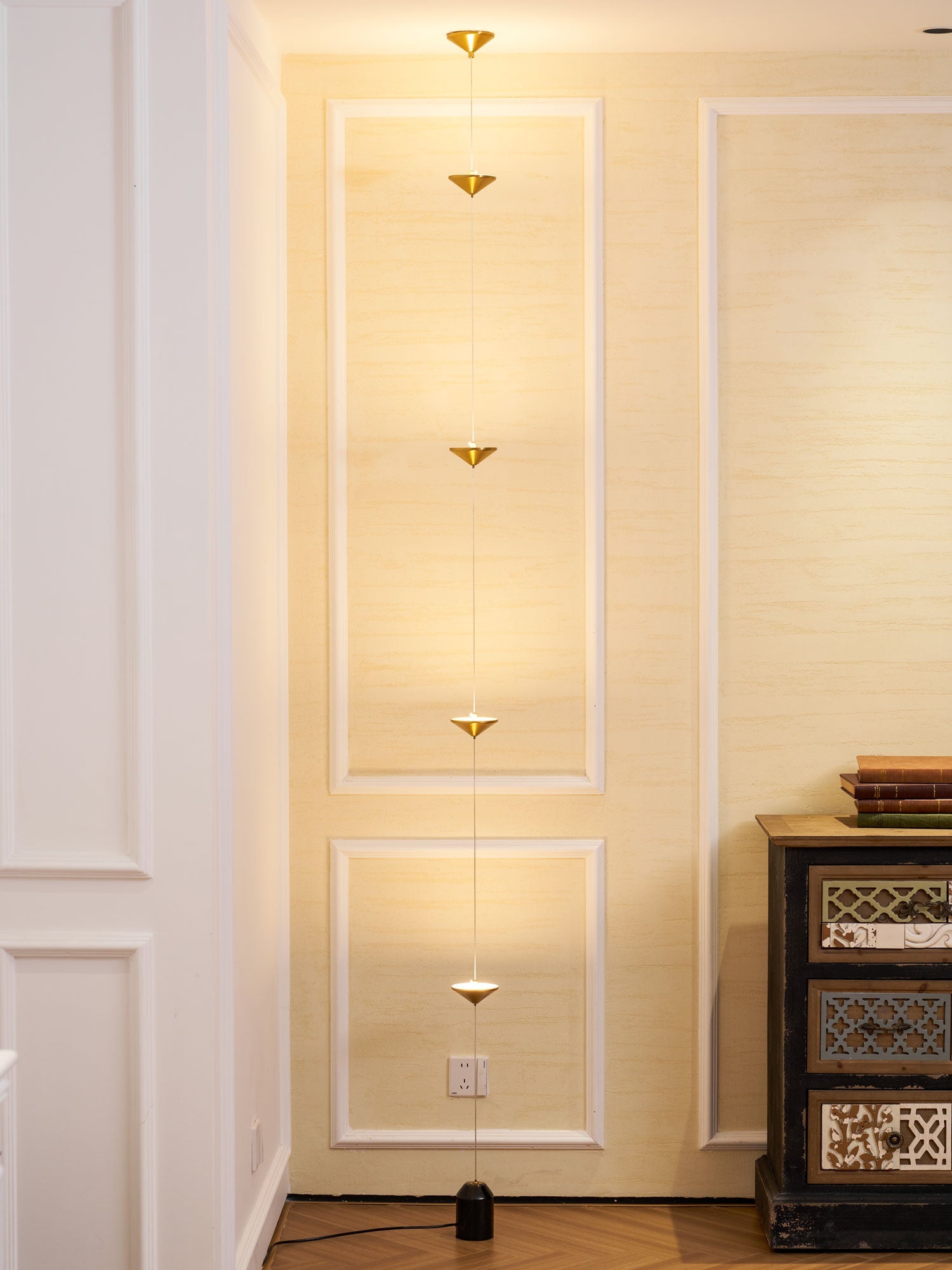 Alirya Cone Floor To Ceiling Lamp
