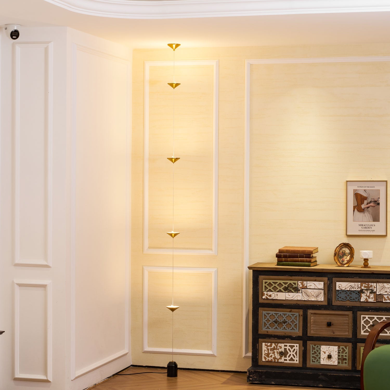Alirya Cone Floor To Ceiling Lamp