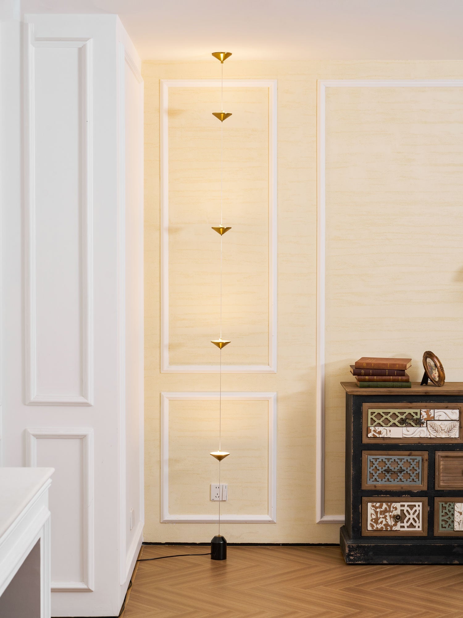 Alirya Cone Floor To Ceiling Lamp