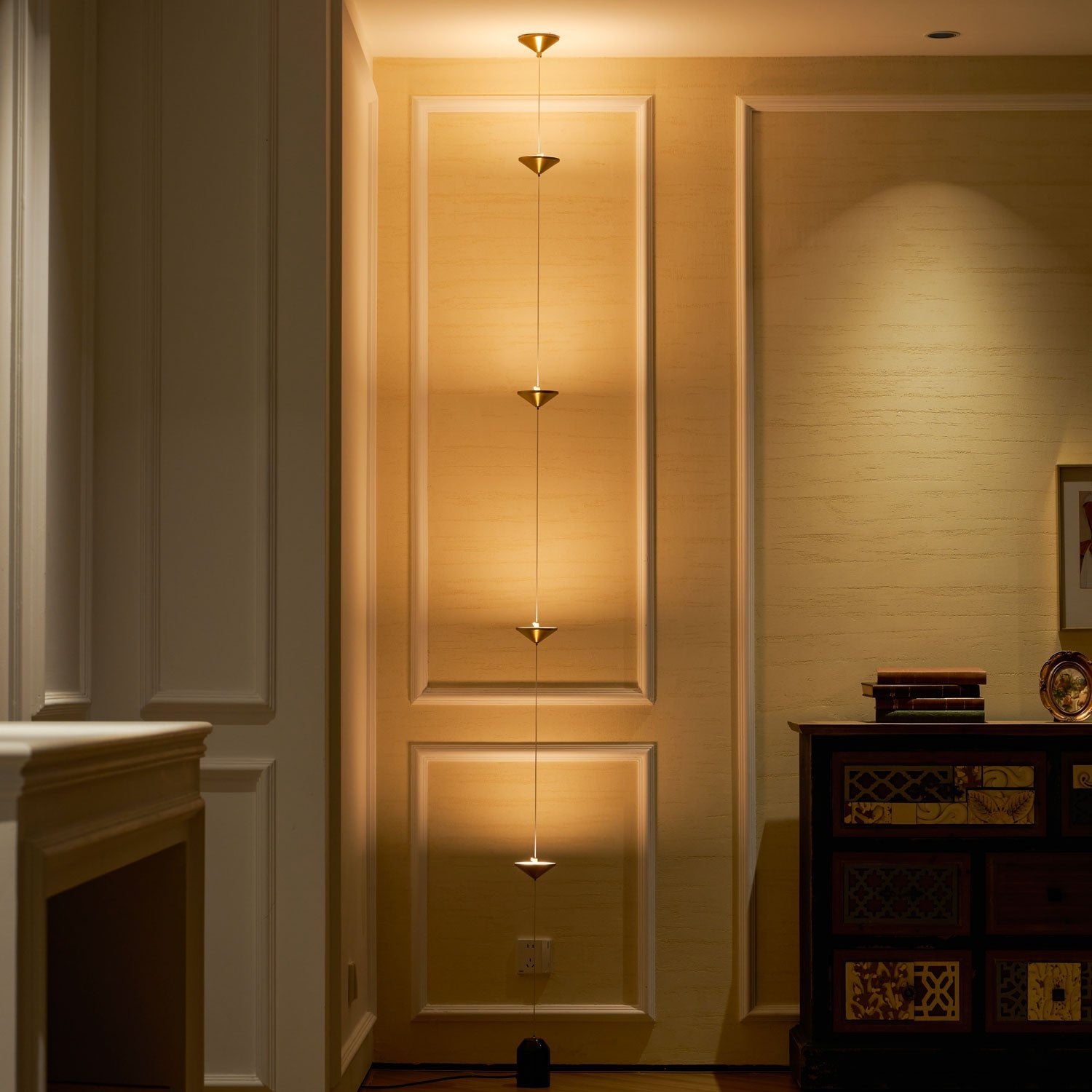 Alirya Cone Floor To Ceiling Lamp