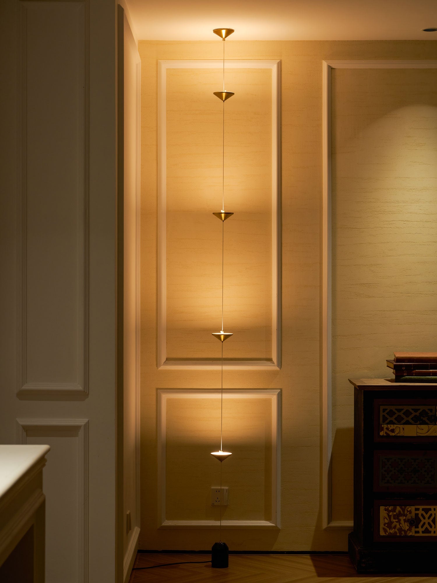 Alirya Cone Floor To Ceiling Lamp
