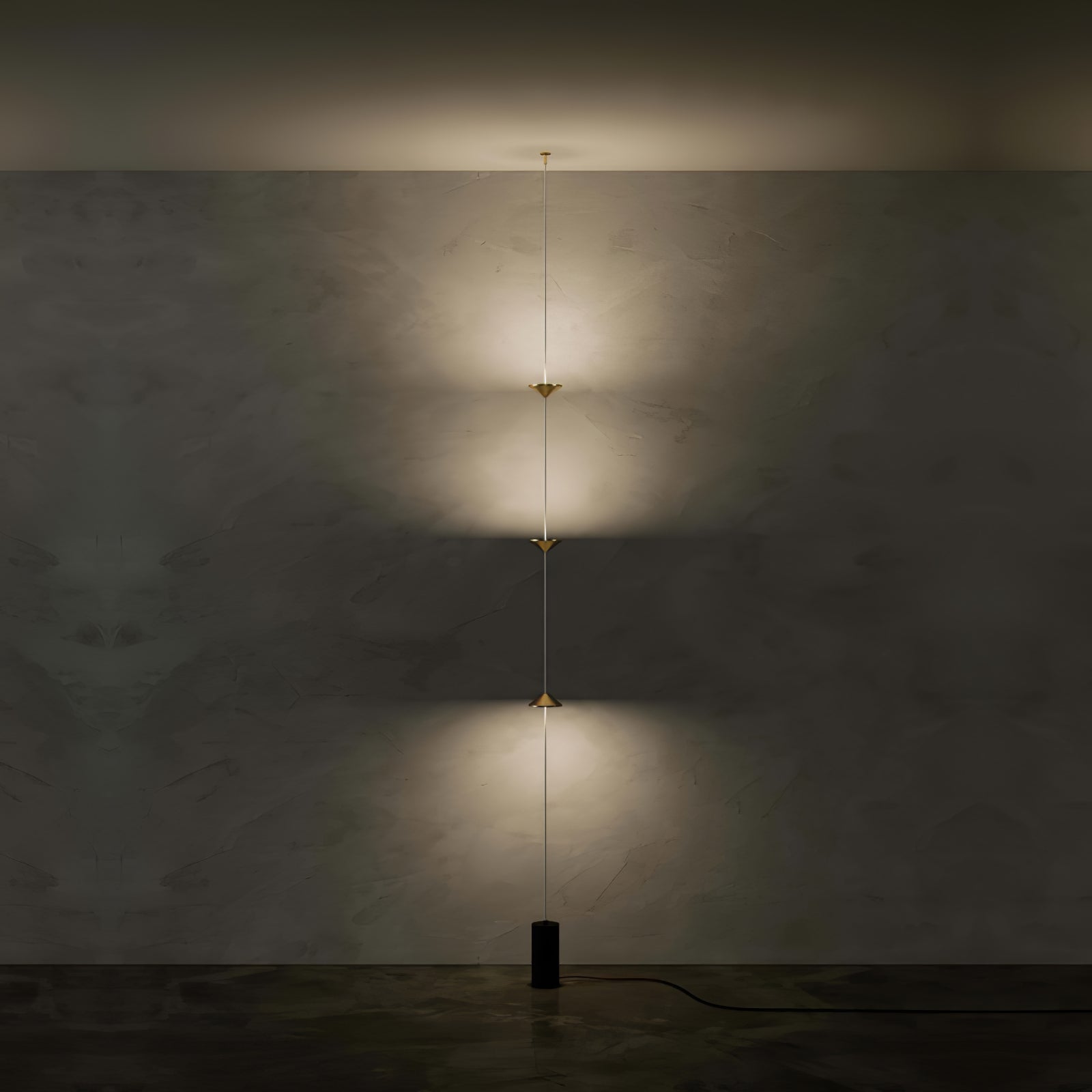 Alirya Cone Floor To Ceiling Lamp