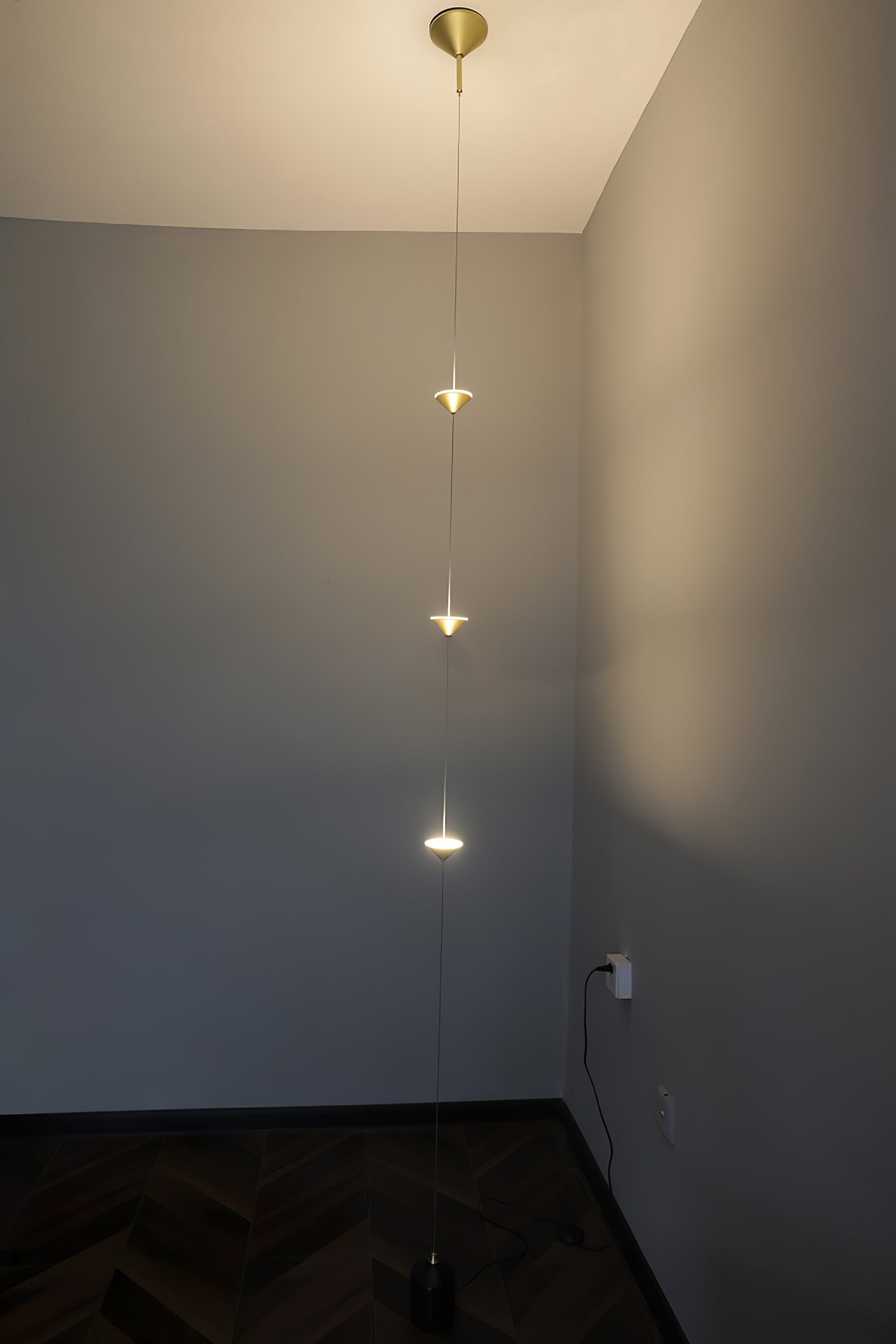 Alirya Cone Floor To Ceiling Lamp