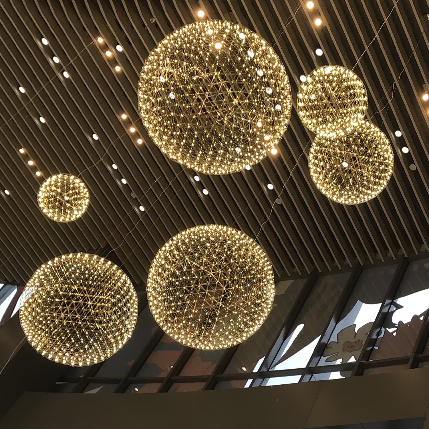 Unia Pendant Light