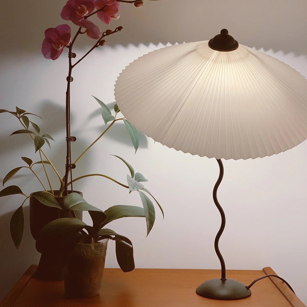 Lorav Wavy Table Lamp