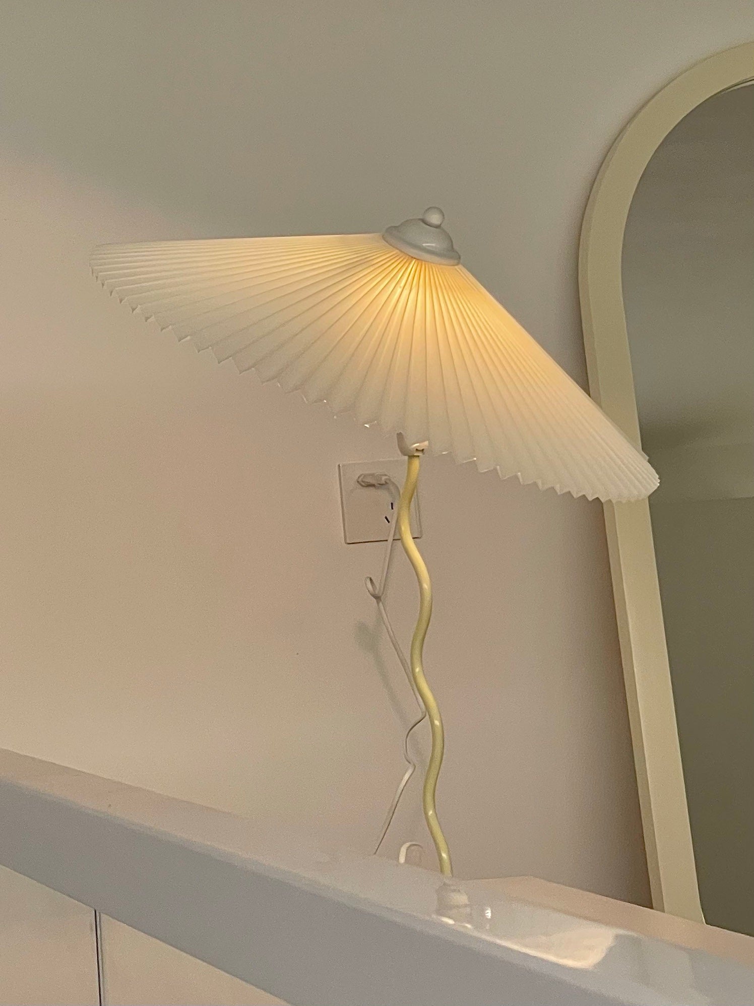 Lorav Wavy Table Lamp