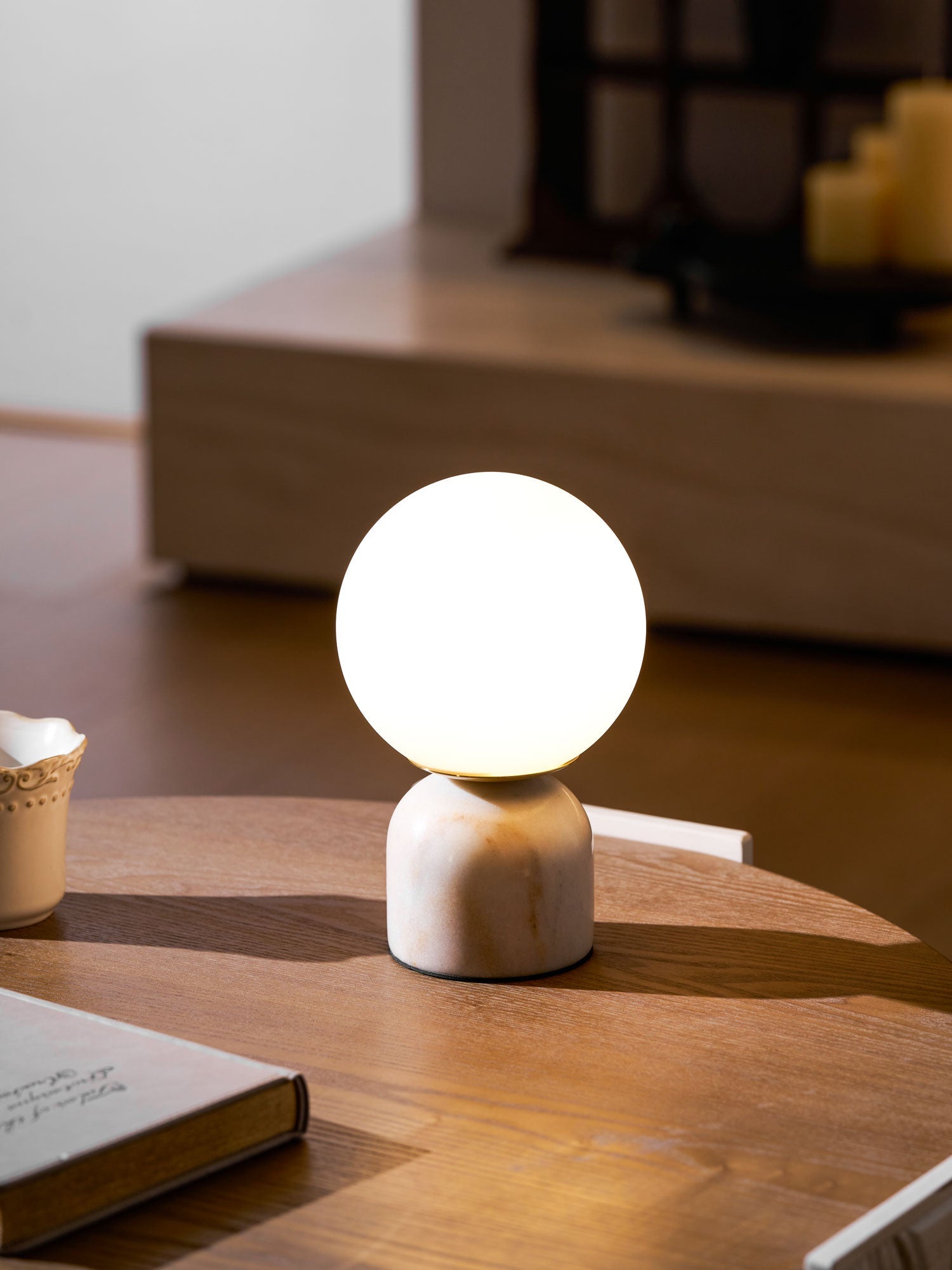 Belselia Globe Table Lamp