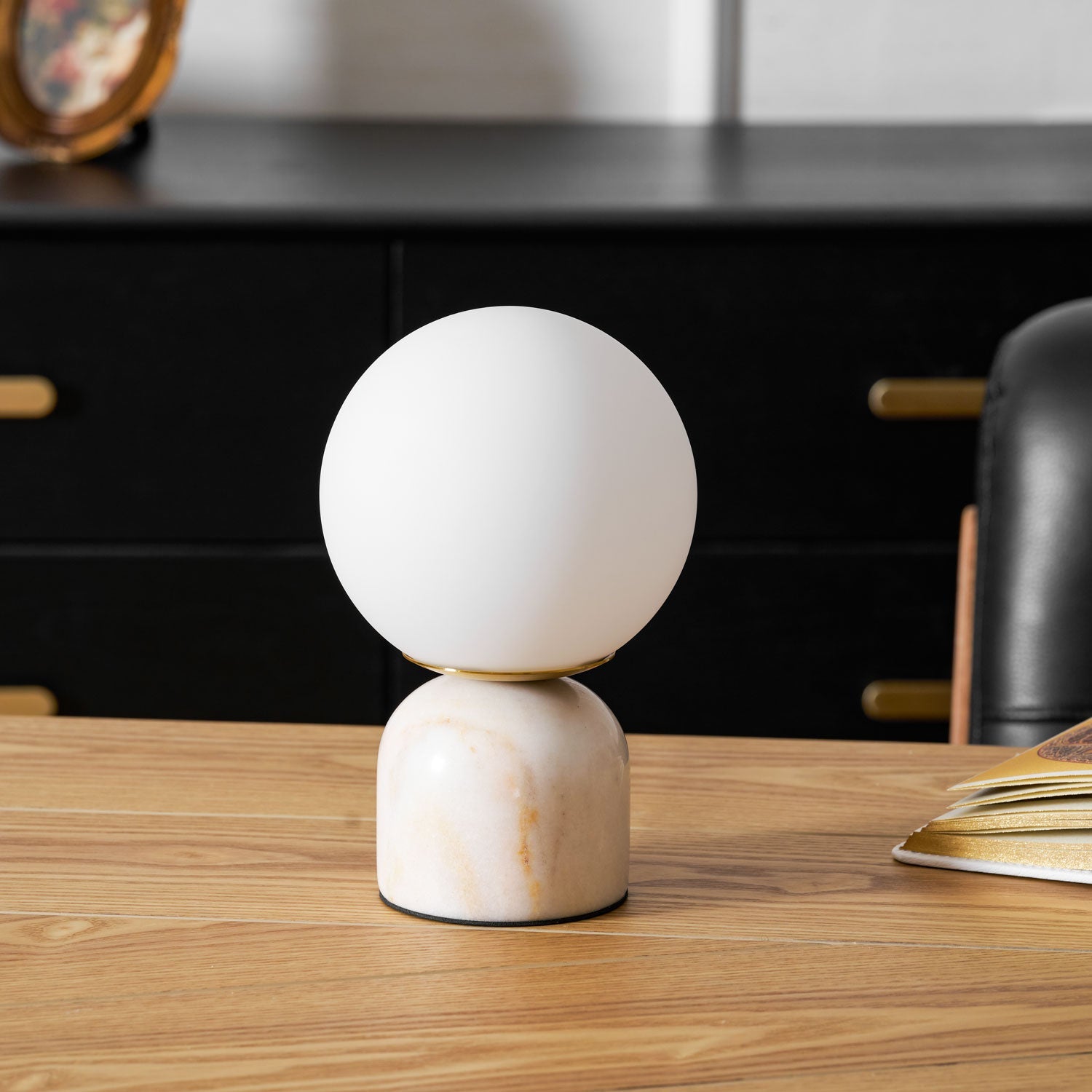 Belselia Globe Table Lamp