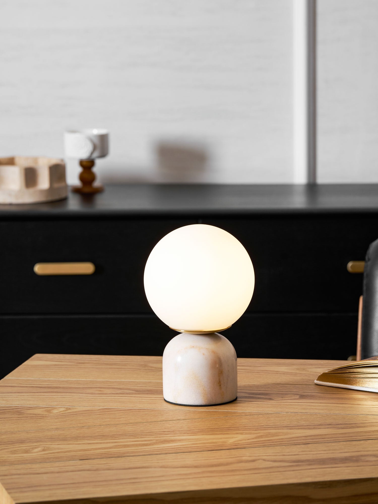 Belselia Globe Table Lamp