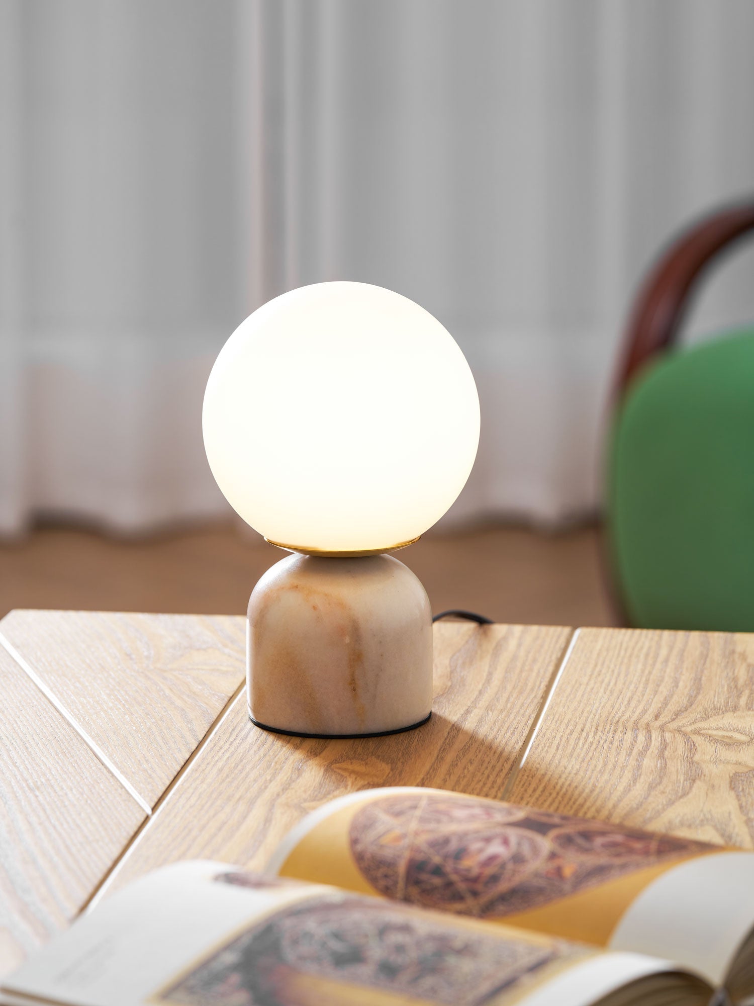 Belselia Globe Table Lamp