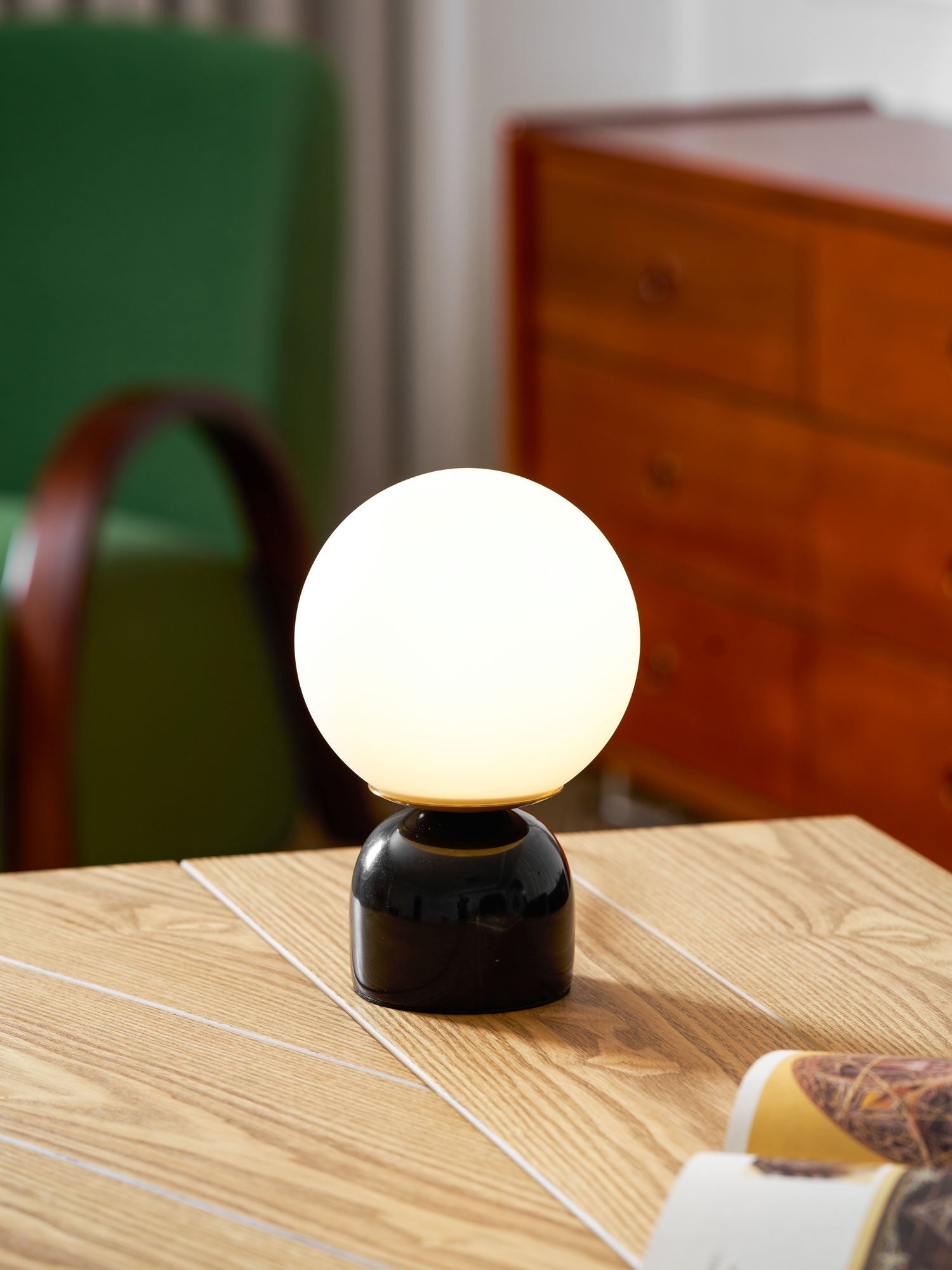 Belselia Globe Table Lamp