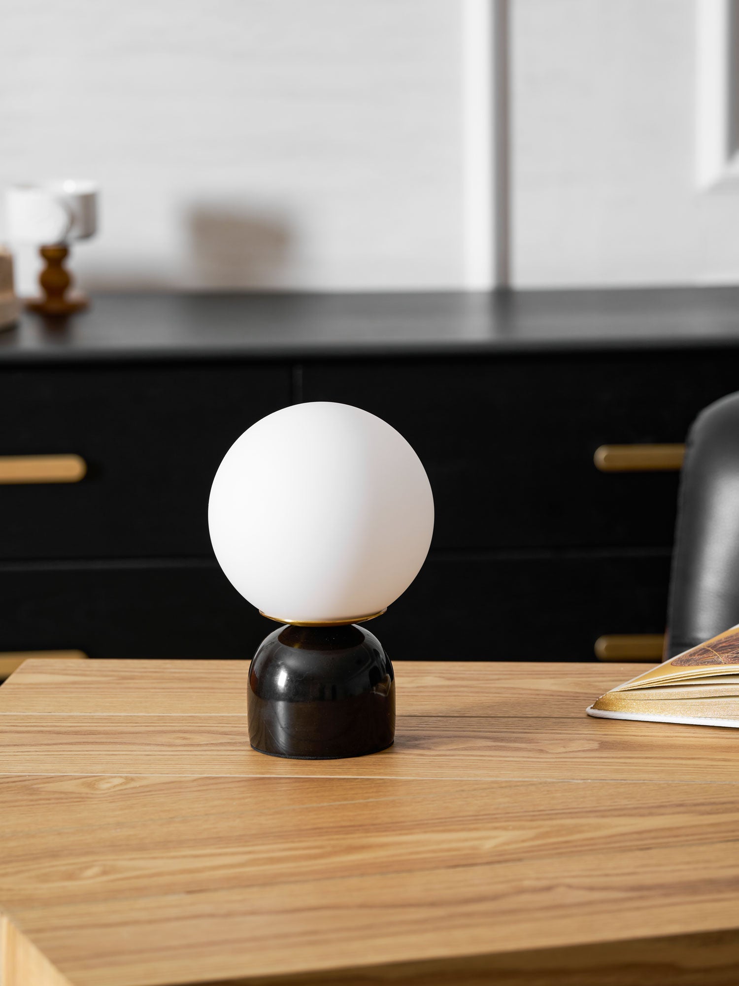 Belselia Globe Table Lamp