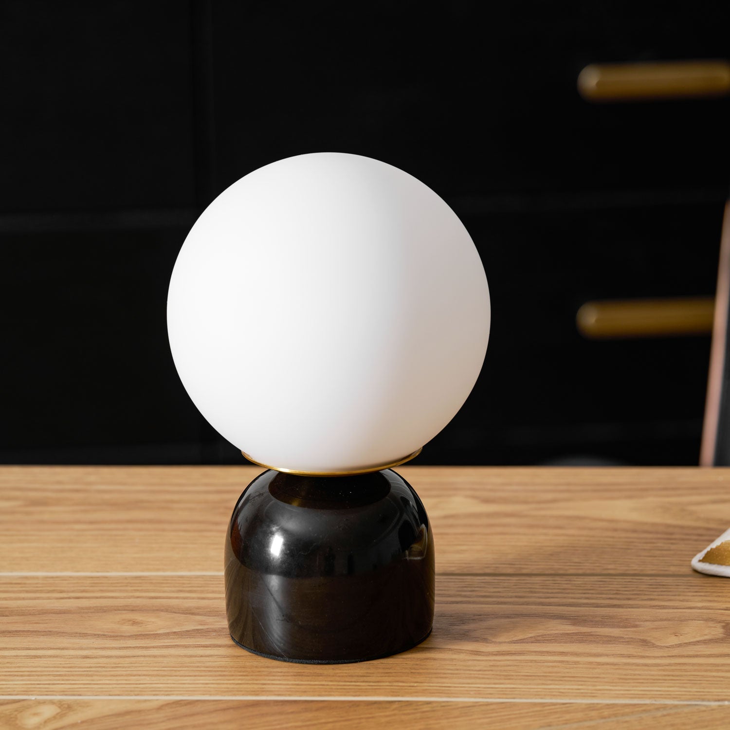 Belselia Globe Table Lamp