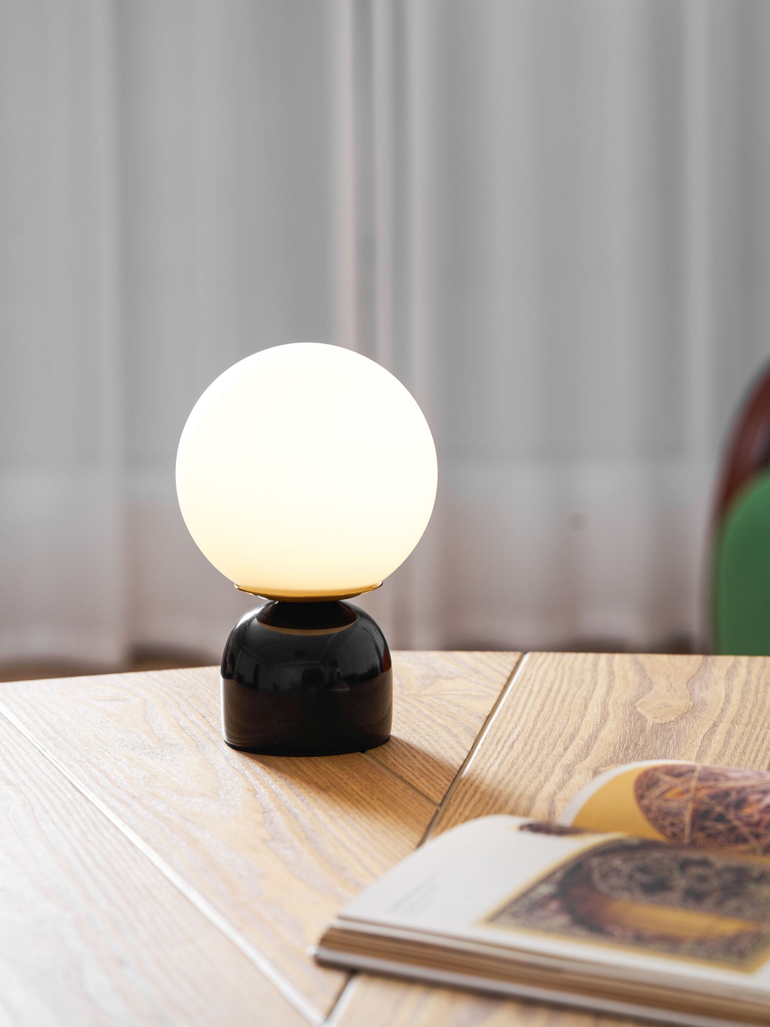 Belselia Globe Table Lamp