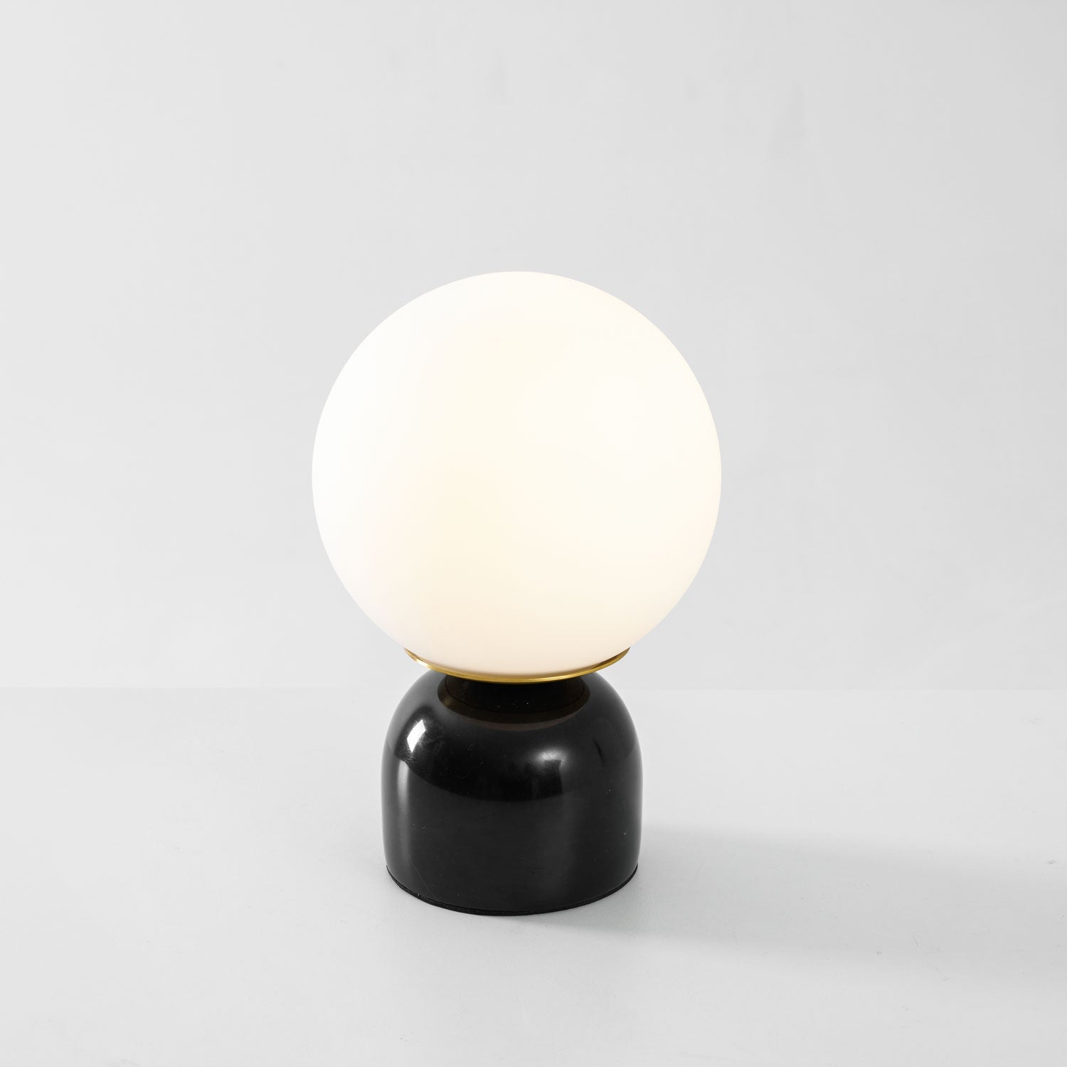 Belselia Globe Table Lamp