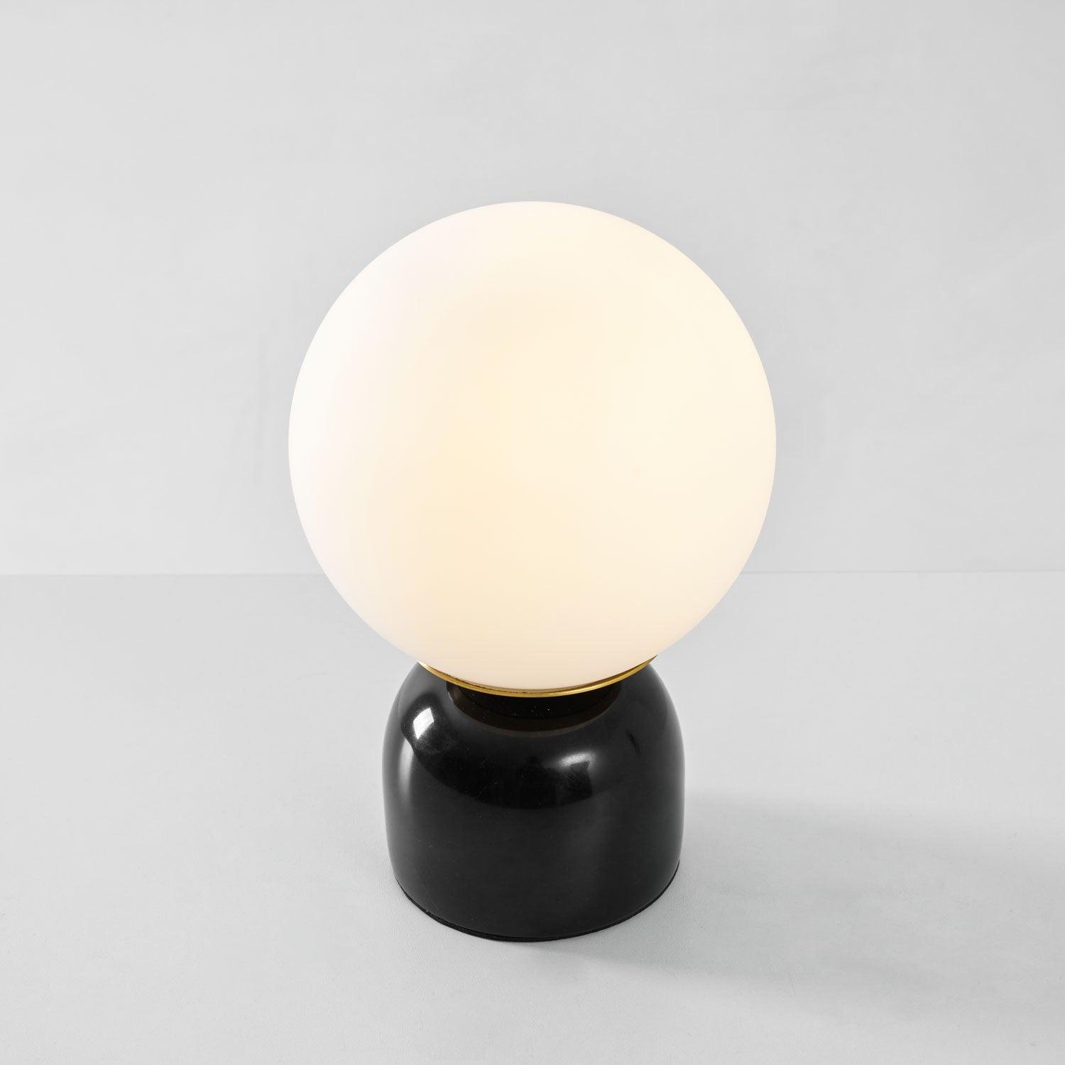 Belselia Globe Table Lamp