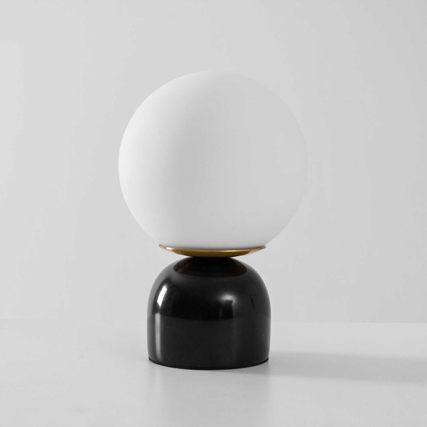 Belselia Globe Table Lamp