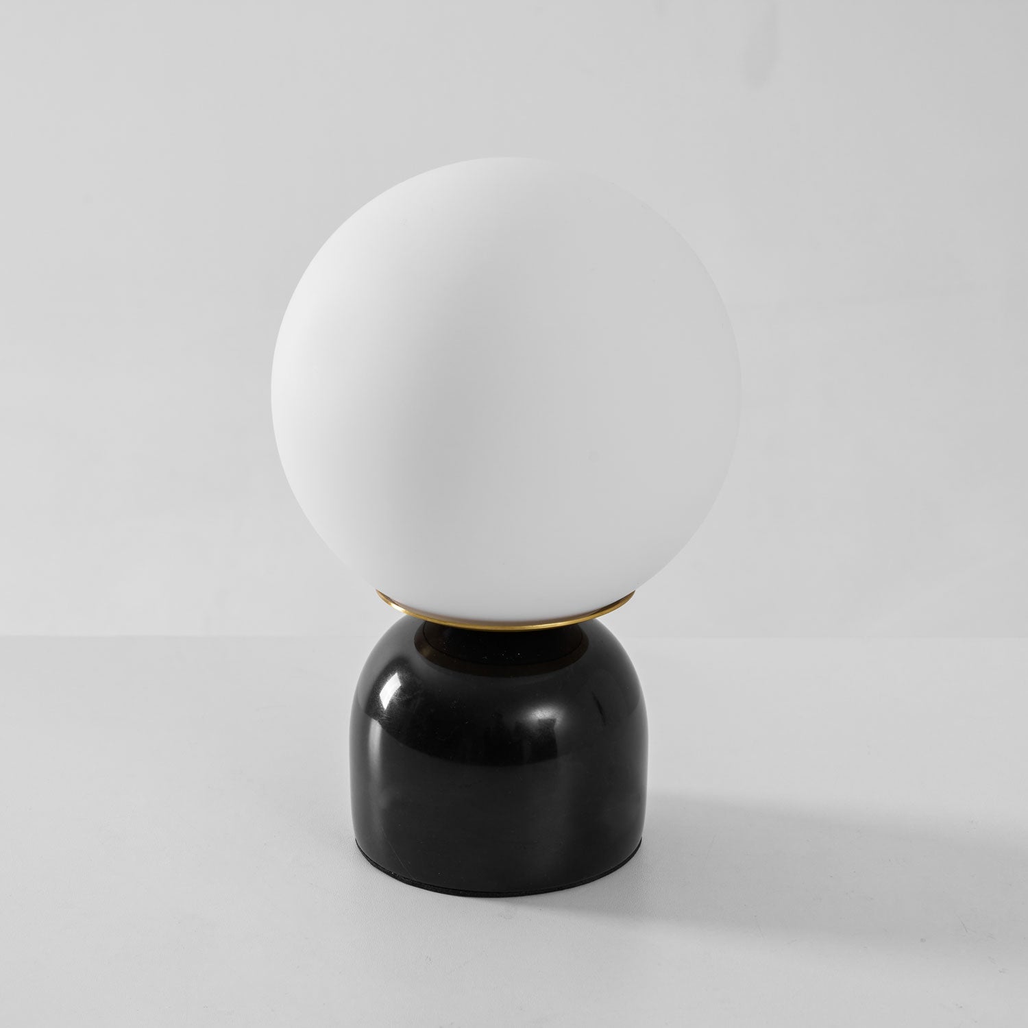 Belselia Globe Table Lamp