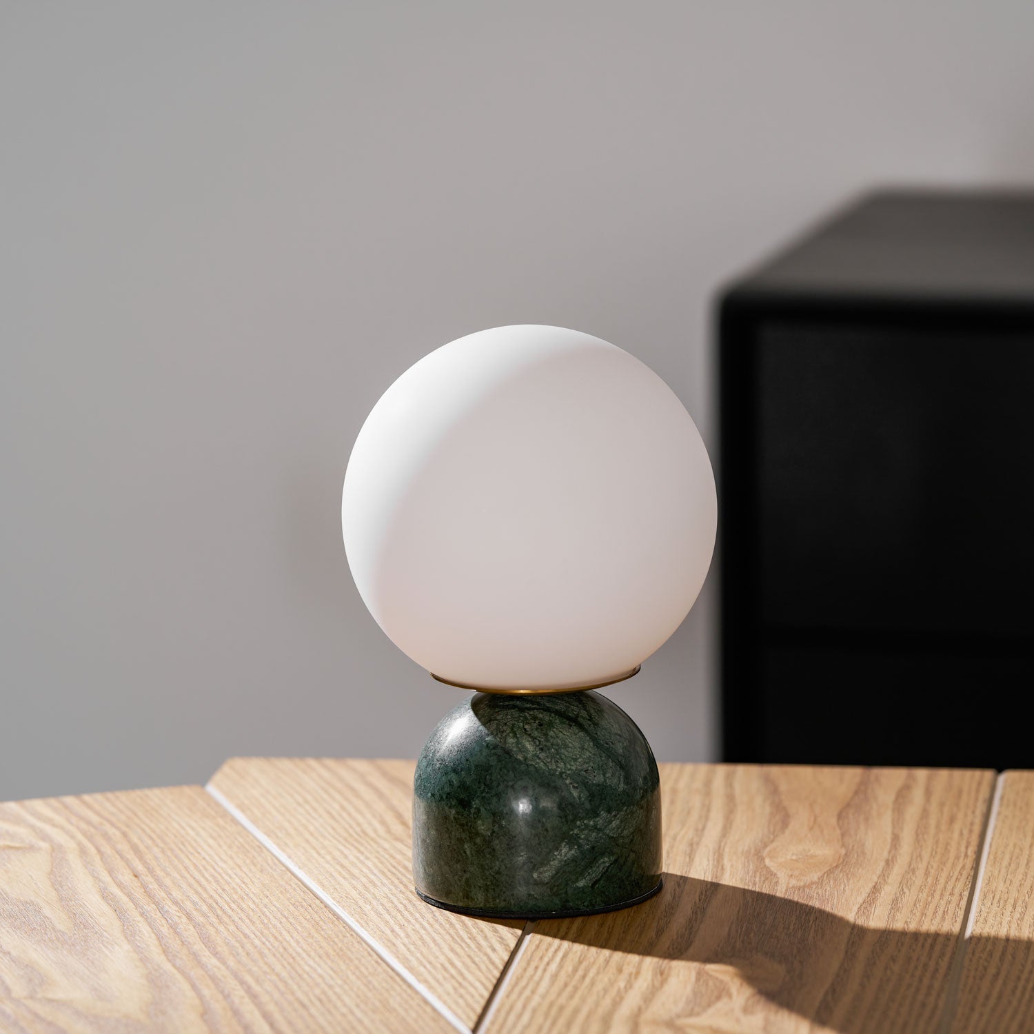 Belselia Globe Table Lamp