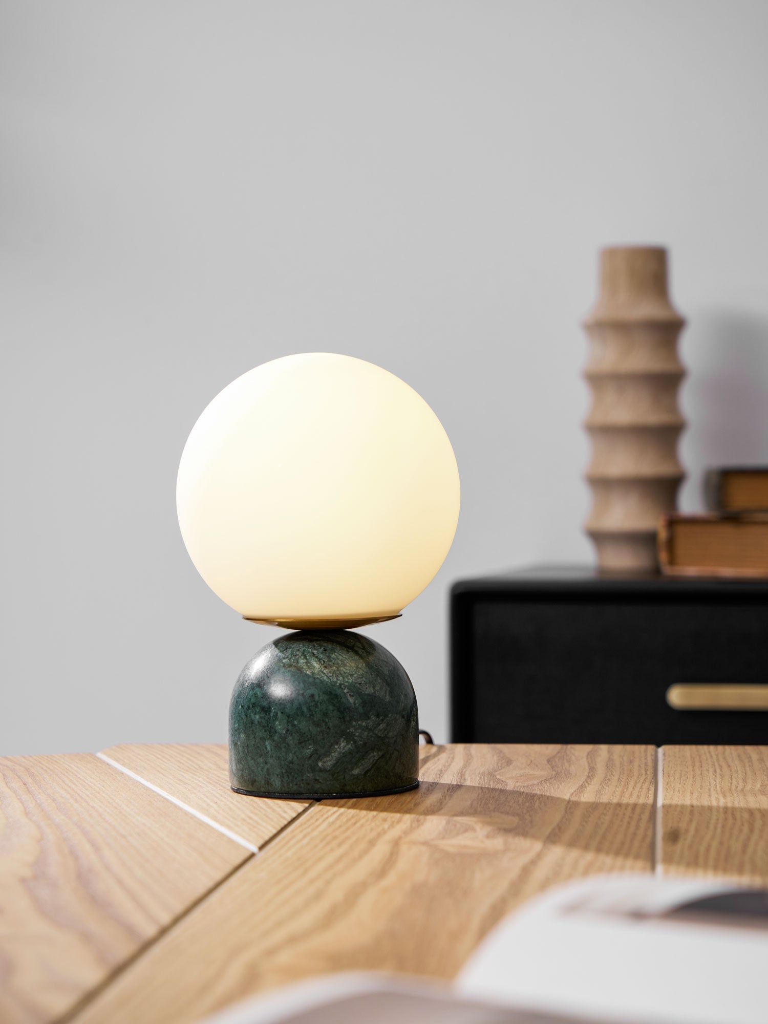 Belselia Globe Table Lamp