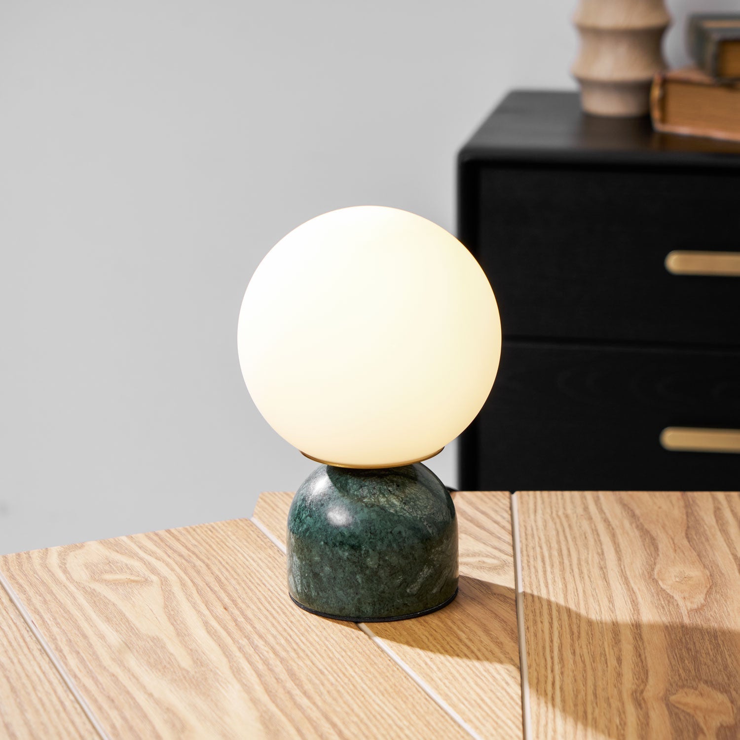 Belselia Globe Table Lamp