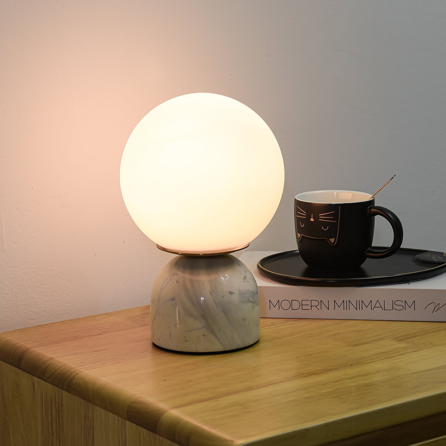 Belselia Globe Table Lamp