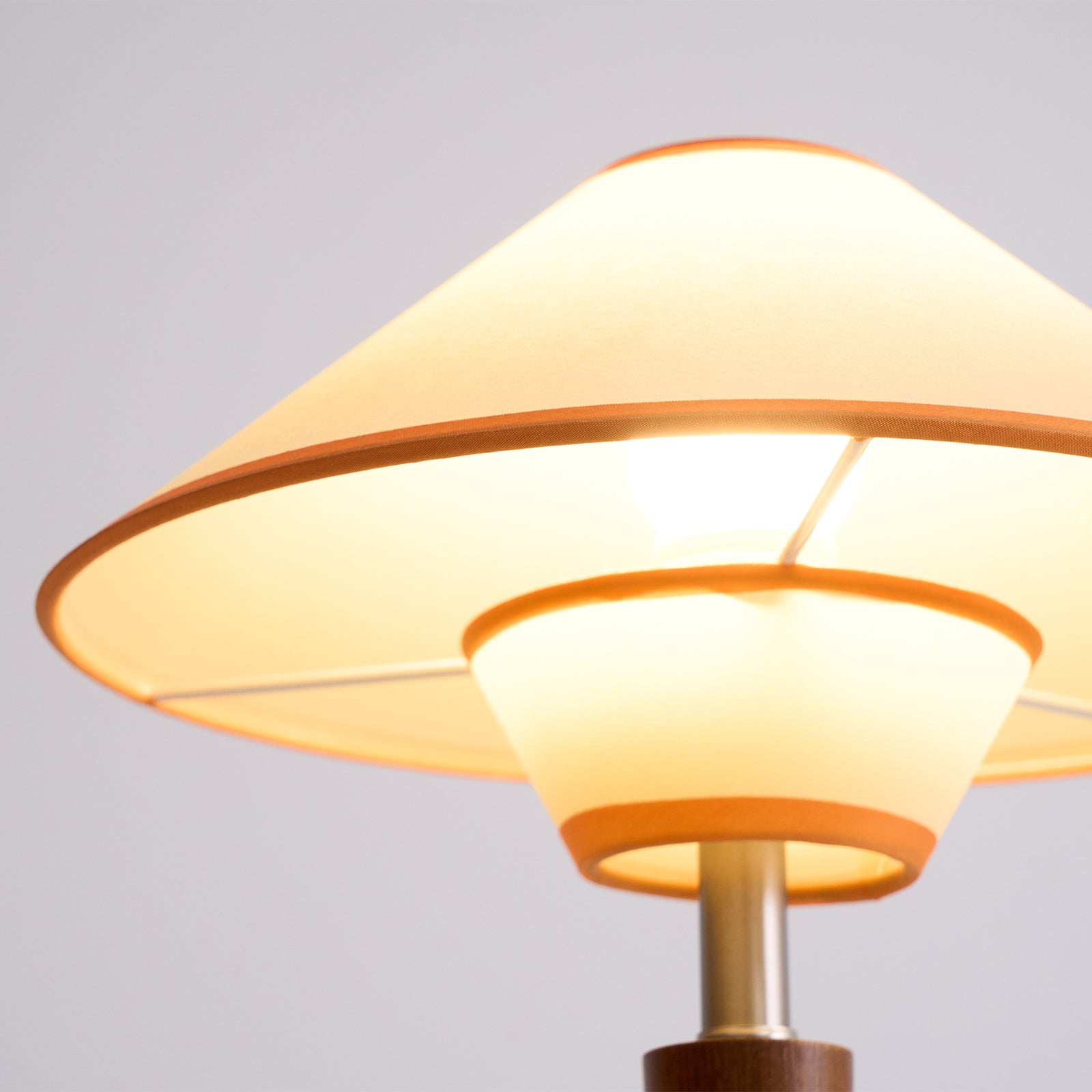 Almorino Modern Table Lamp