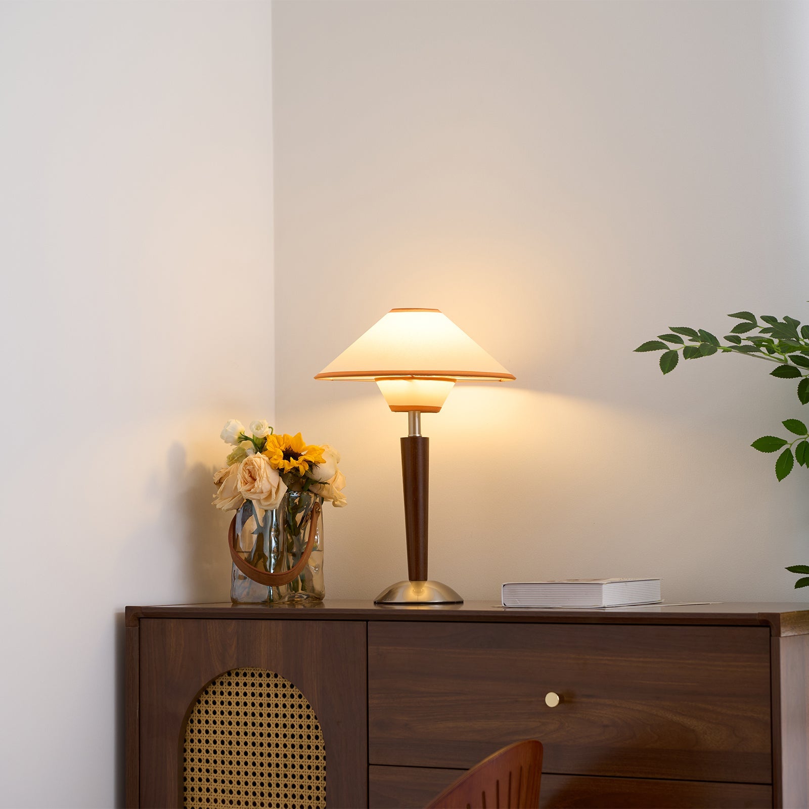 Almorino Modern Table Lamp