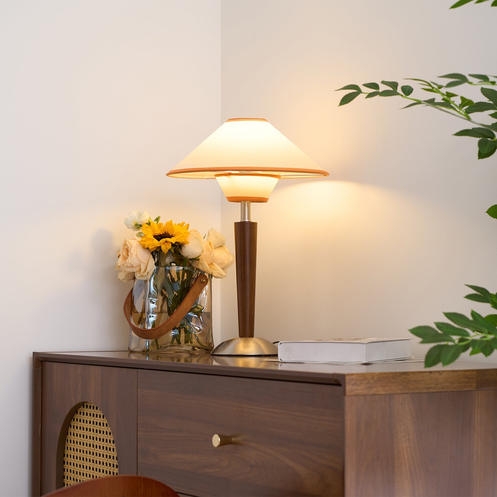 Almorino Modern Table Lamp