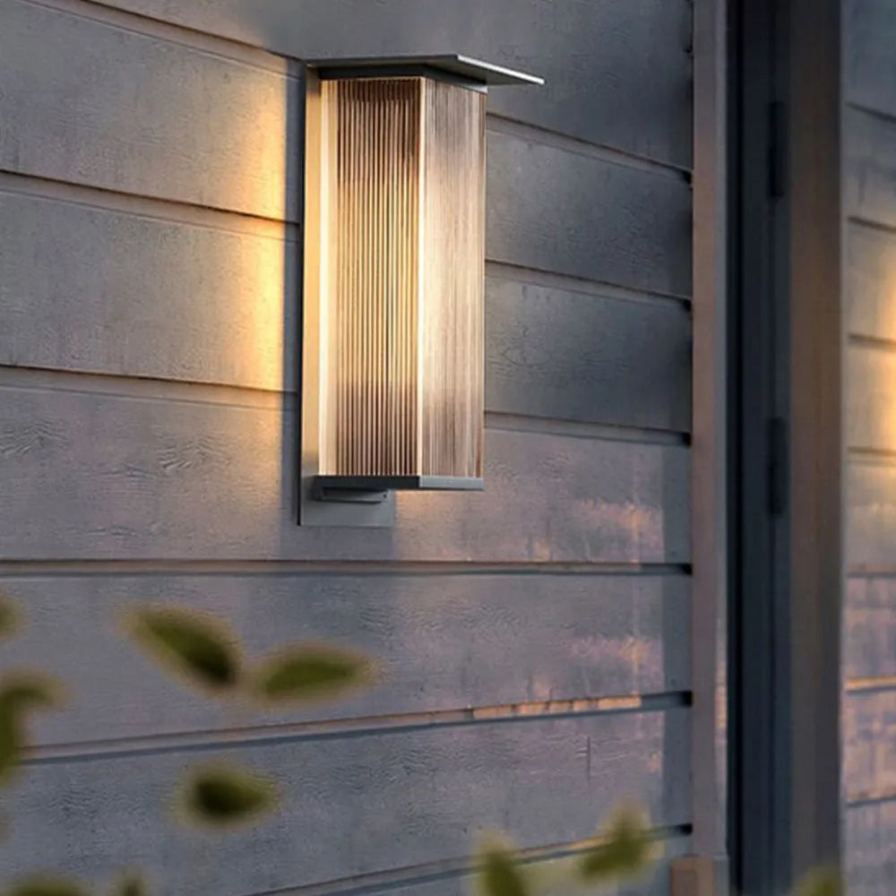 Utonelor Outdoor Wall Light